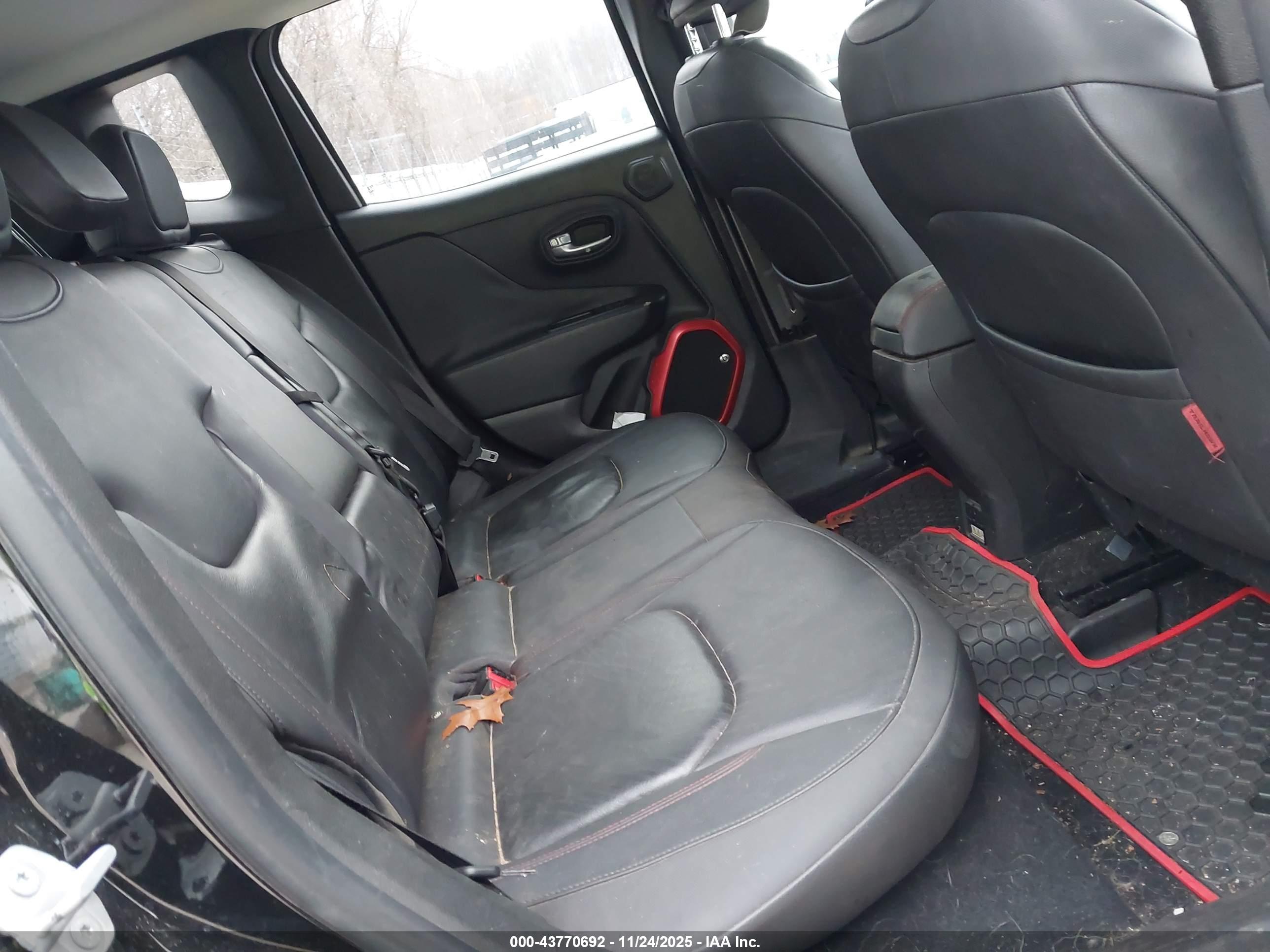 JEEP RENEGADE image 8