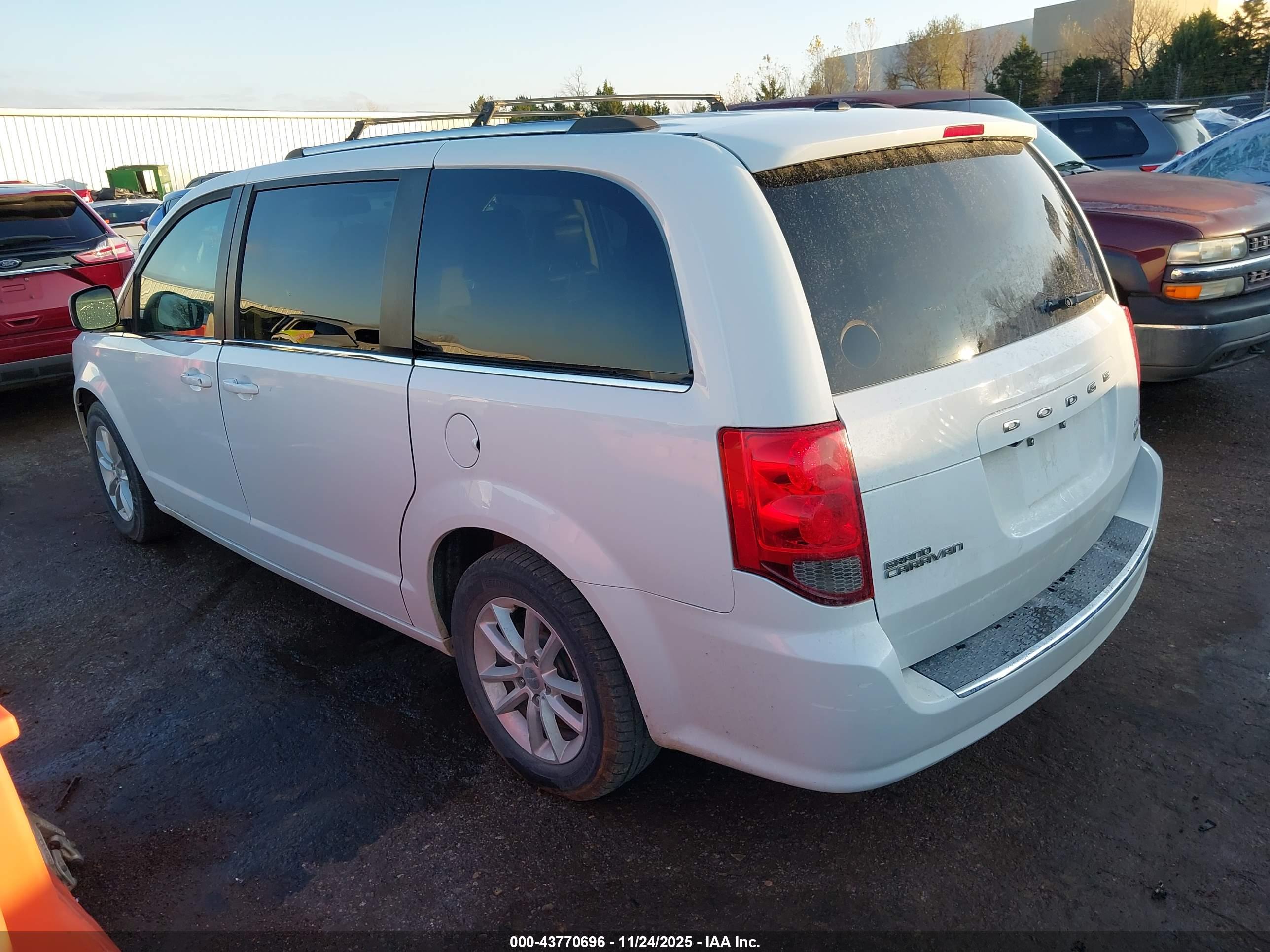 DODGE GRAND image 3