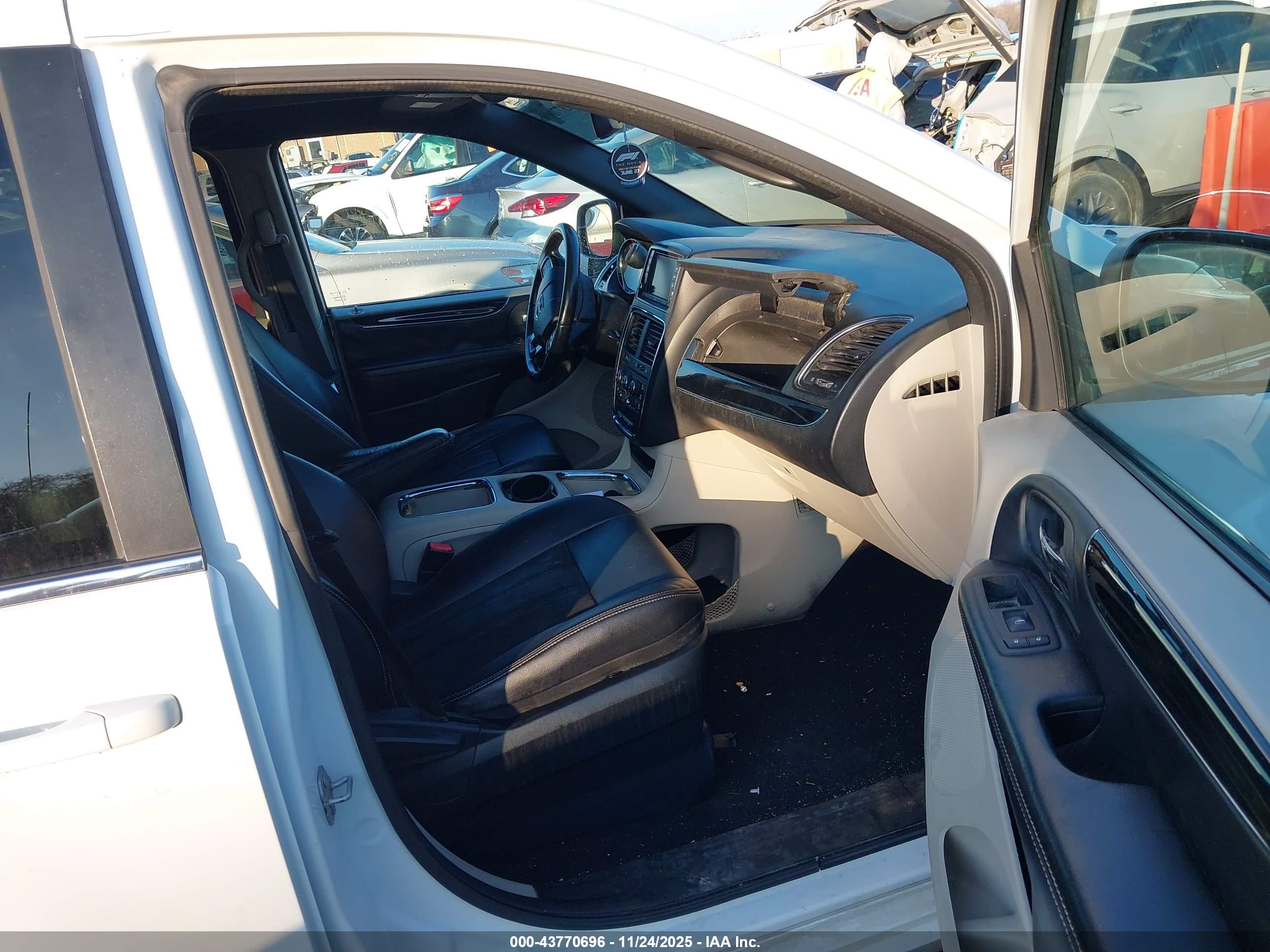 DODGE GRAND image 5