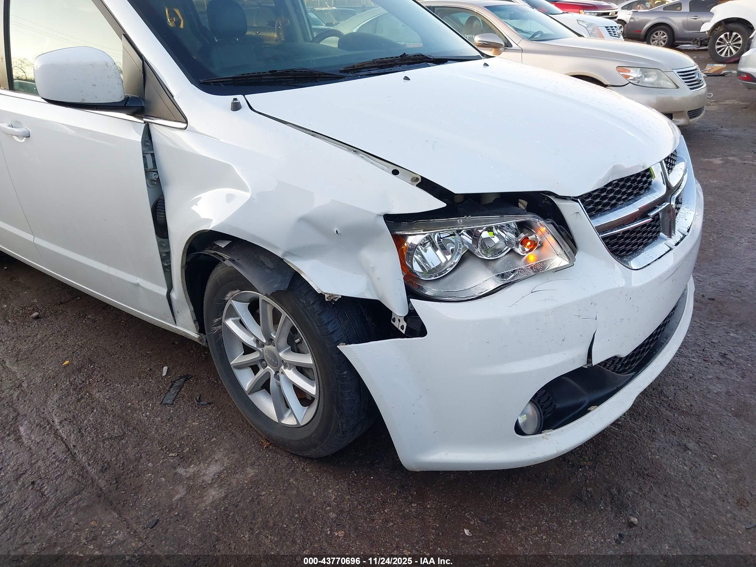 DODGE GRAND image 6