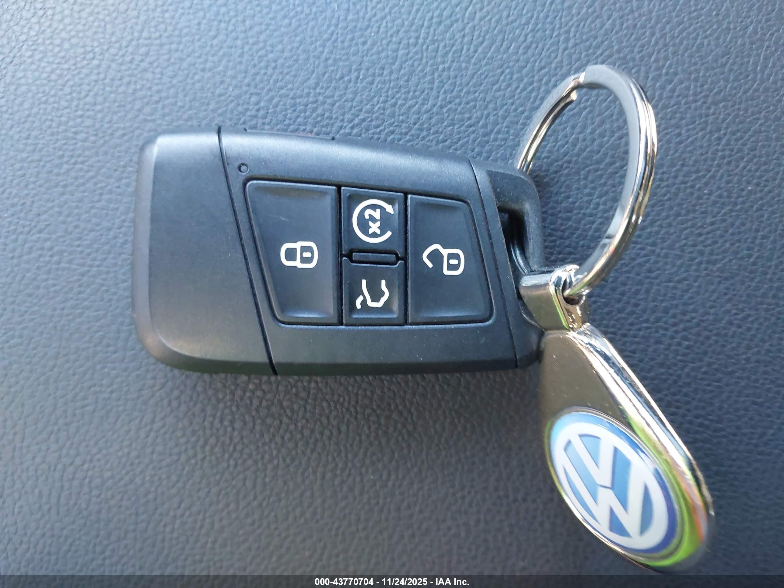 VOLKSWAGEN TIGUAN image 11