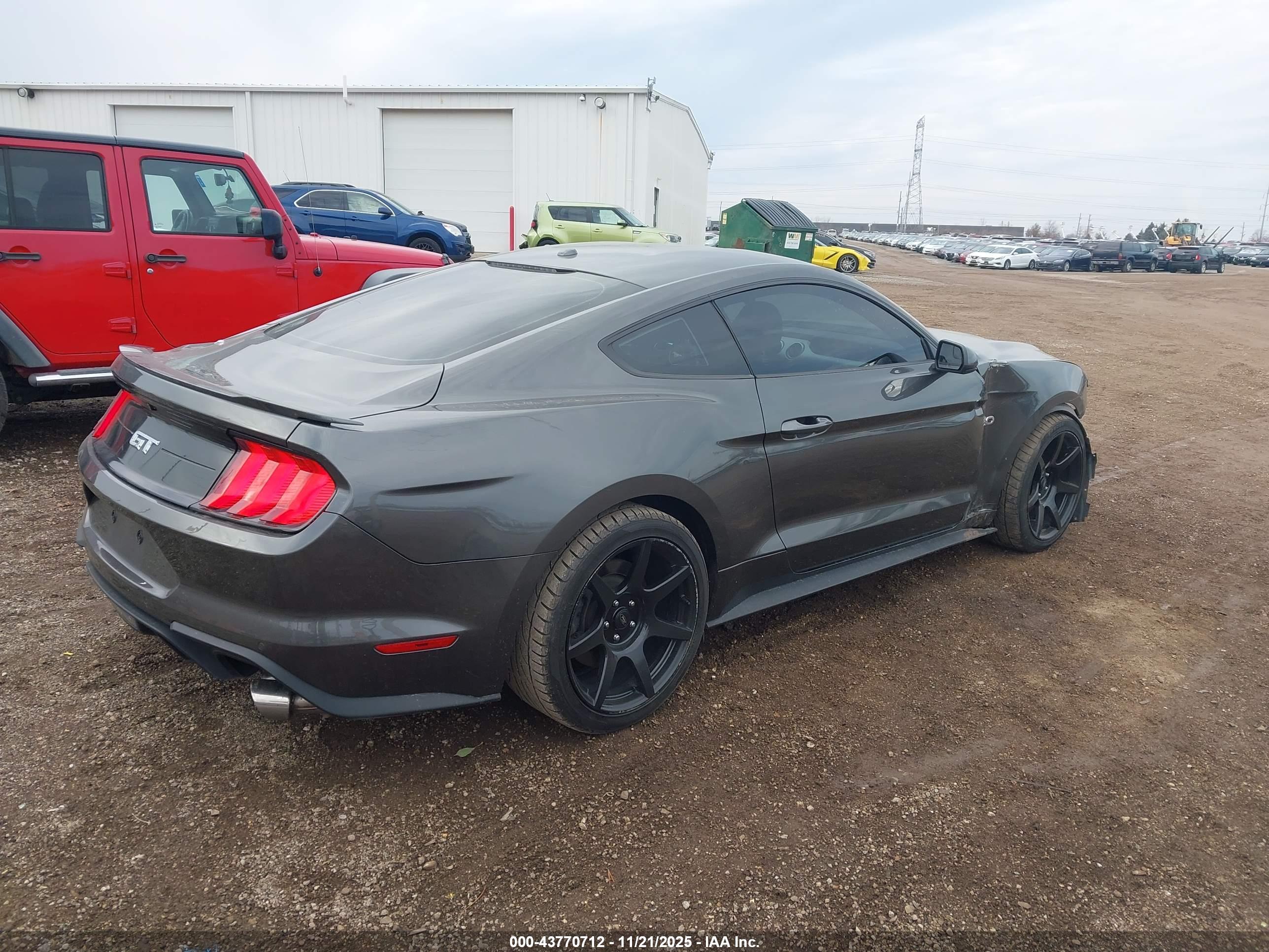 FORD MUSTANG image 4