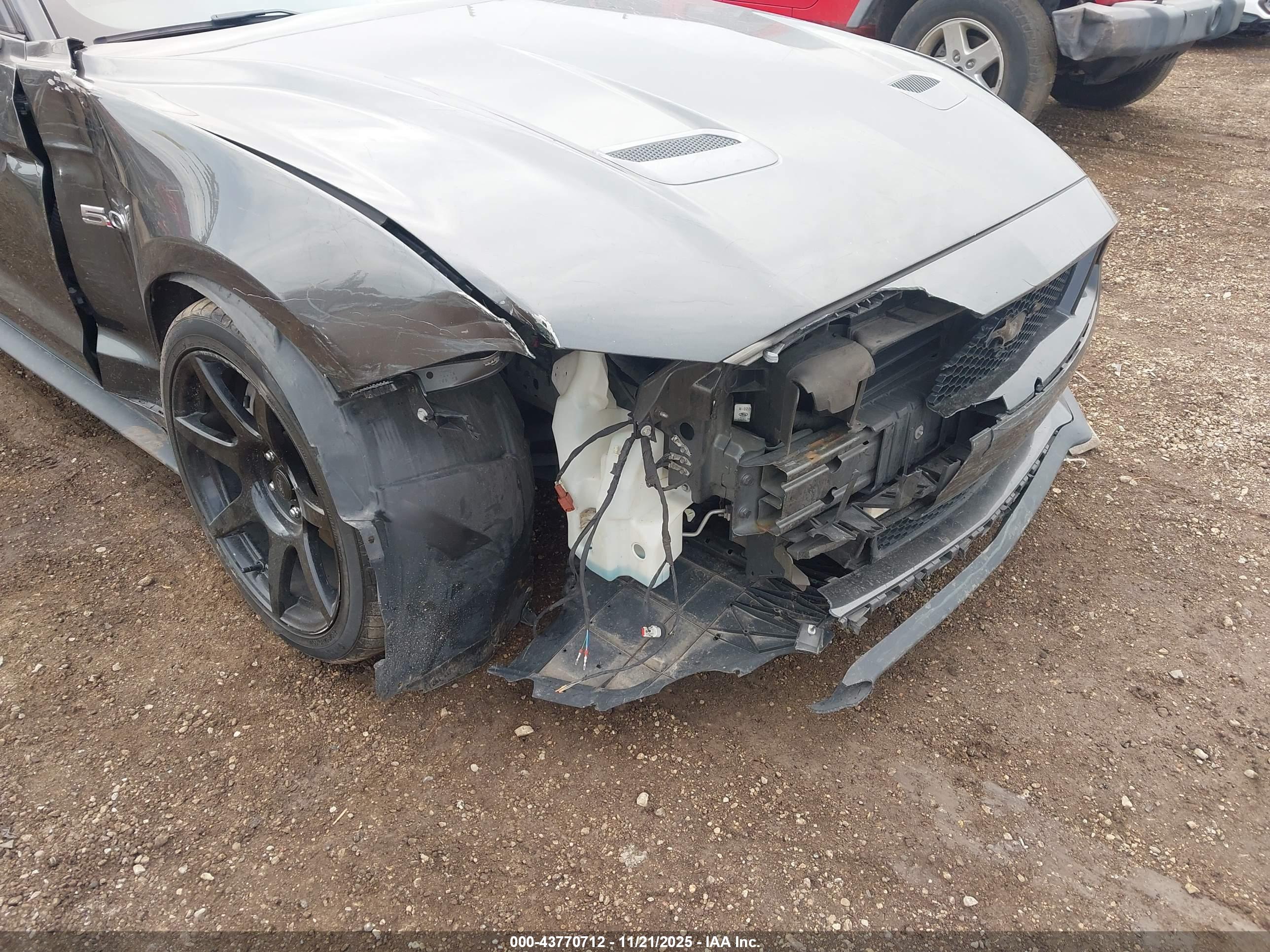 FORD MUSTANG image 6
