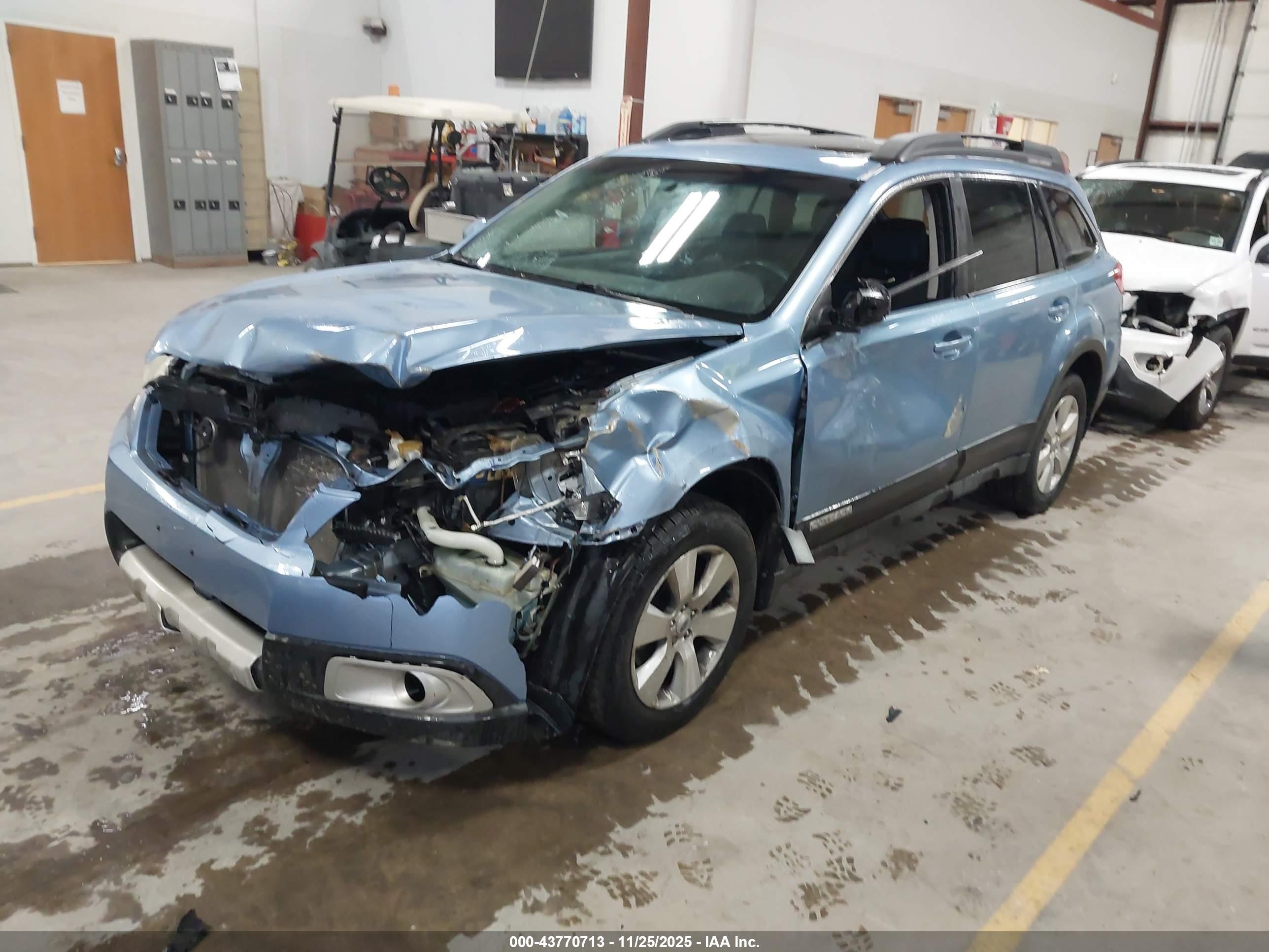 SUBARU OUTBACK image 2