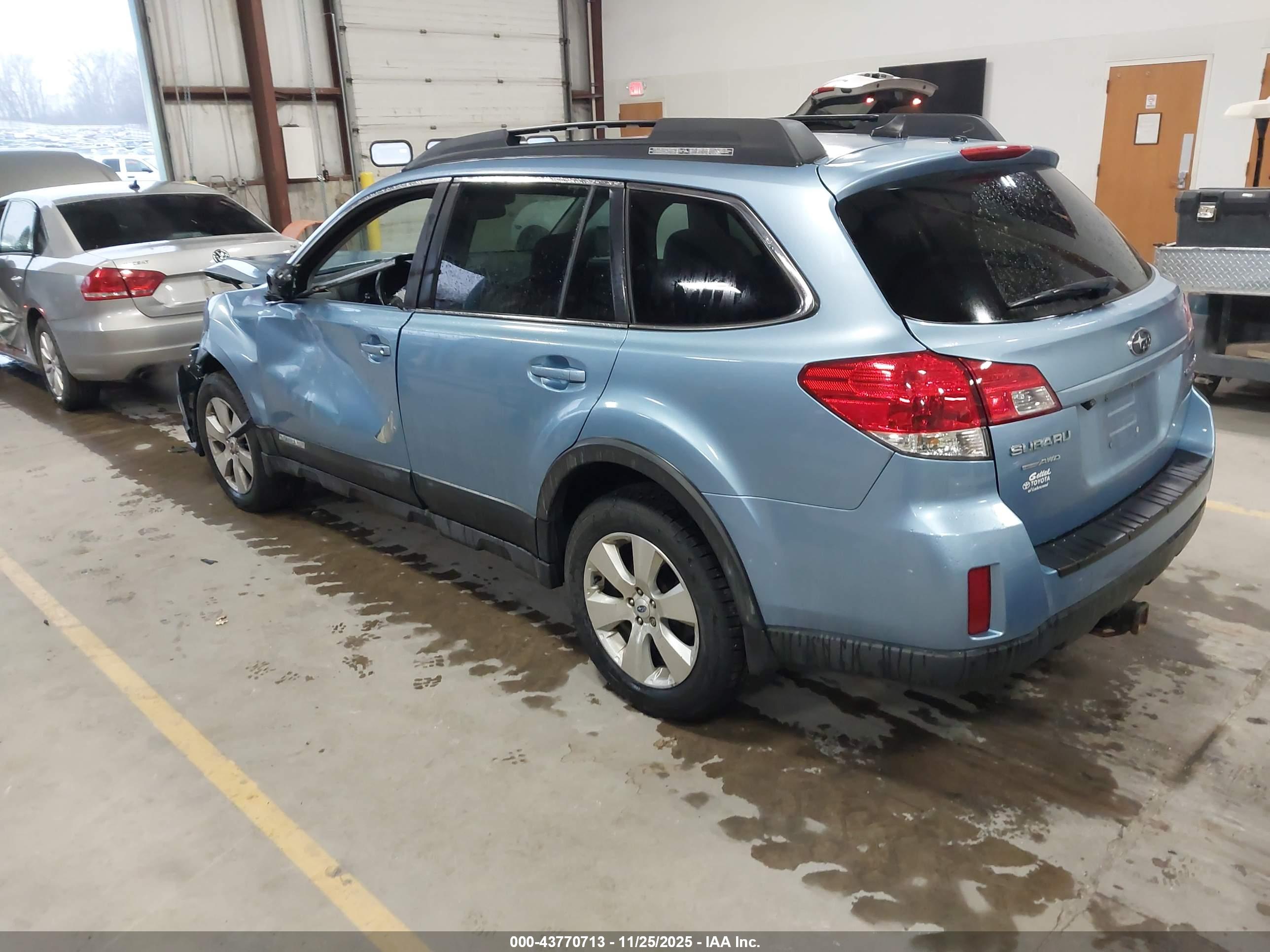 SUBARU OUTBACK image 3