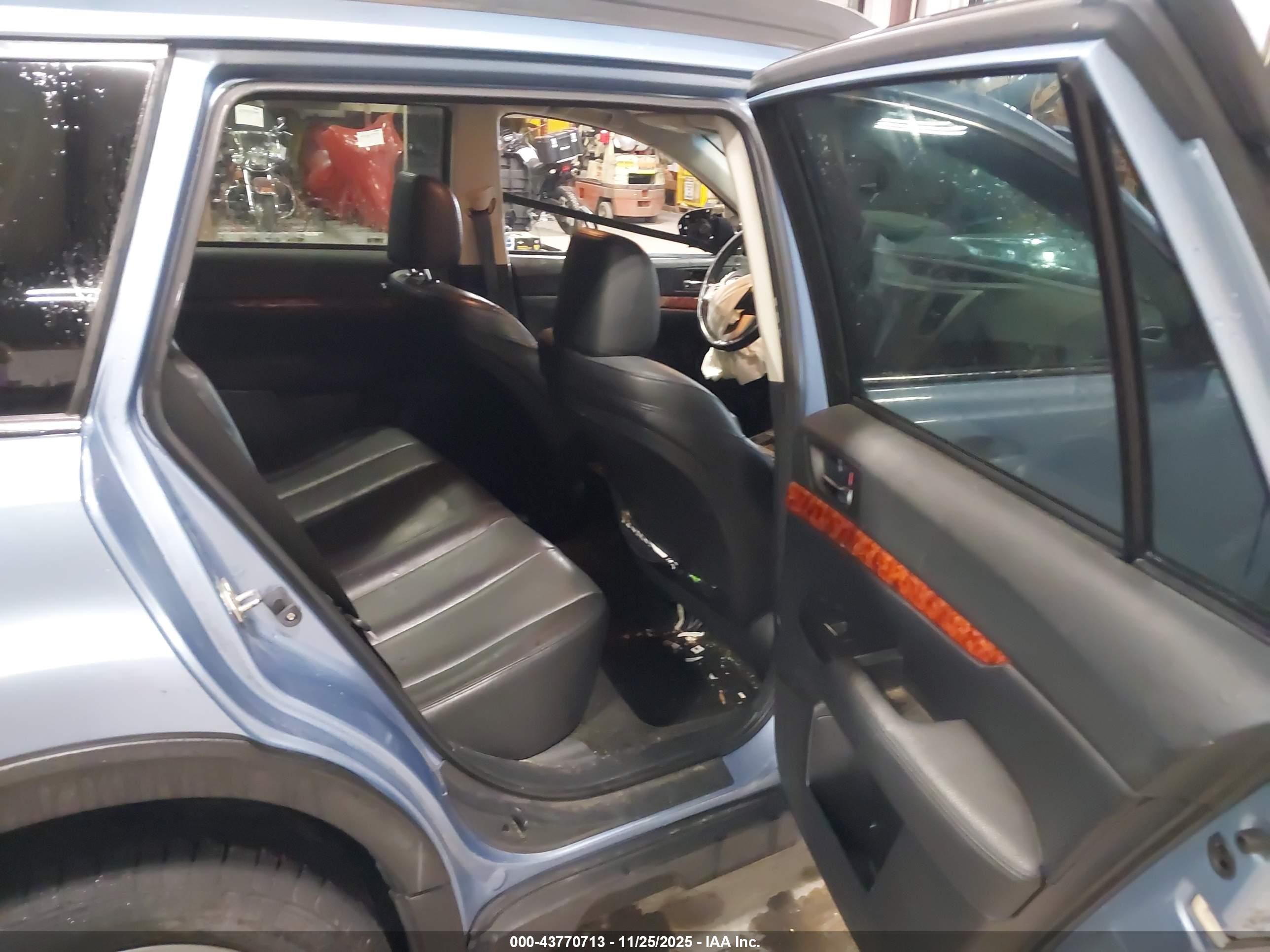 SUBARU OUTBACK image 8