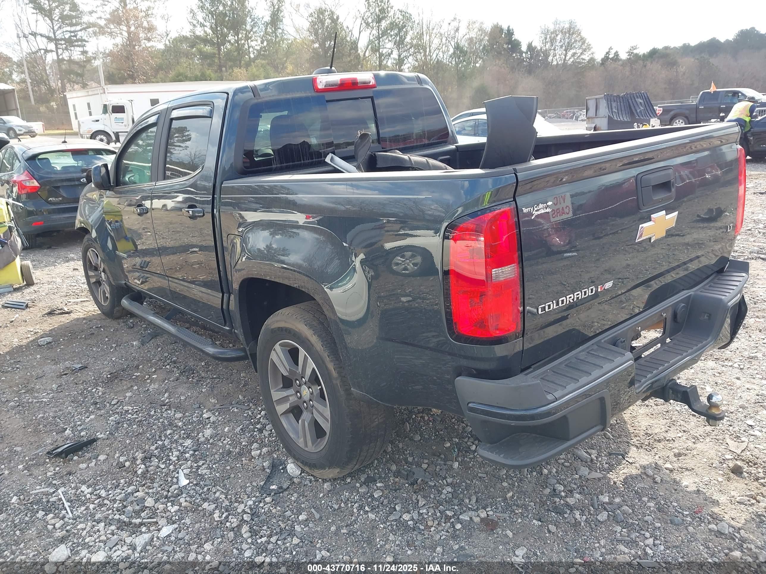 CHEVROLET COLORADO image 3