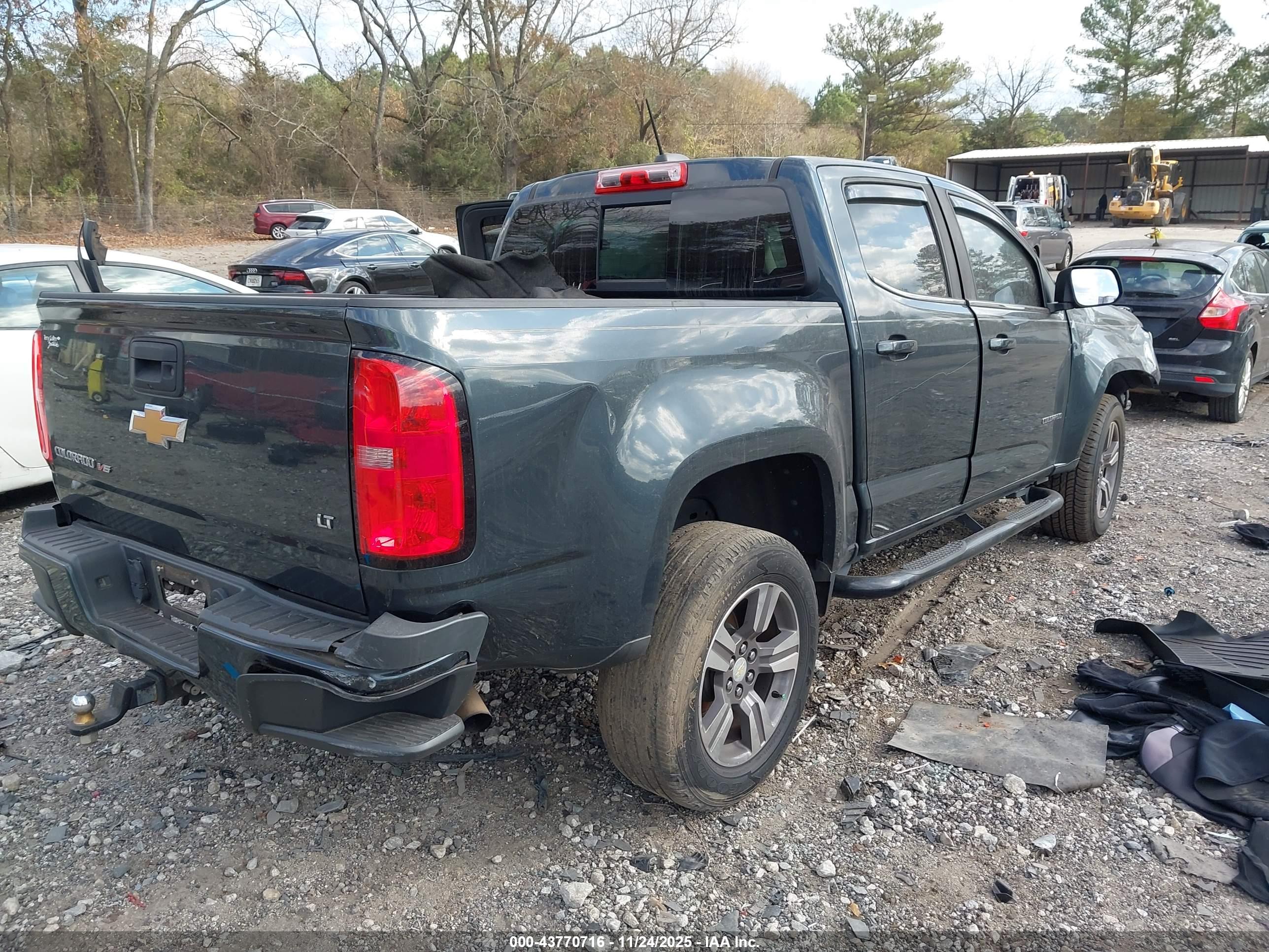 CHEVROLET COLORADO image 4