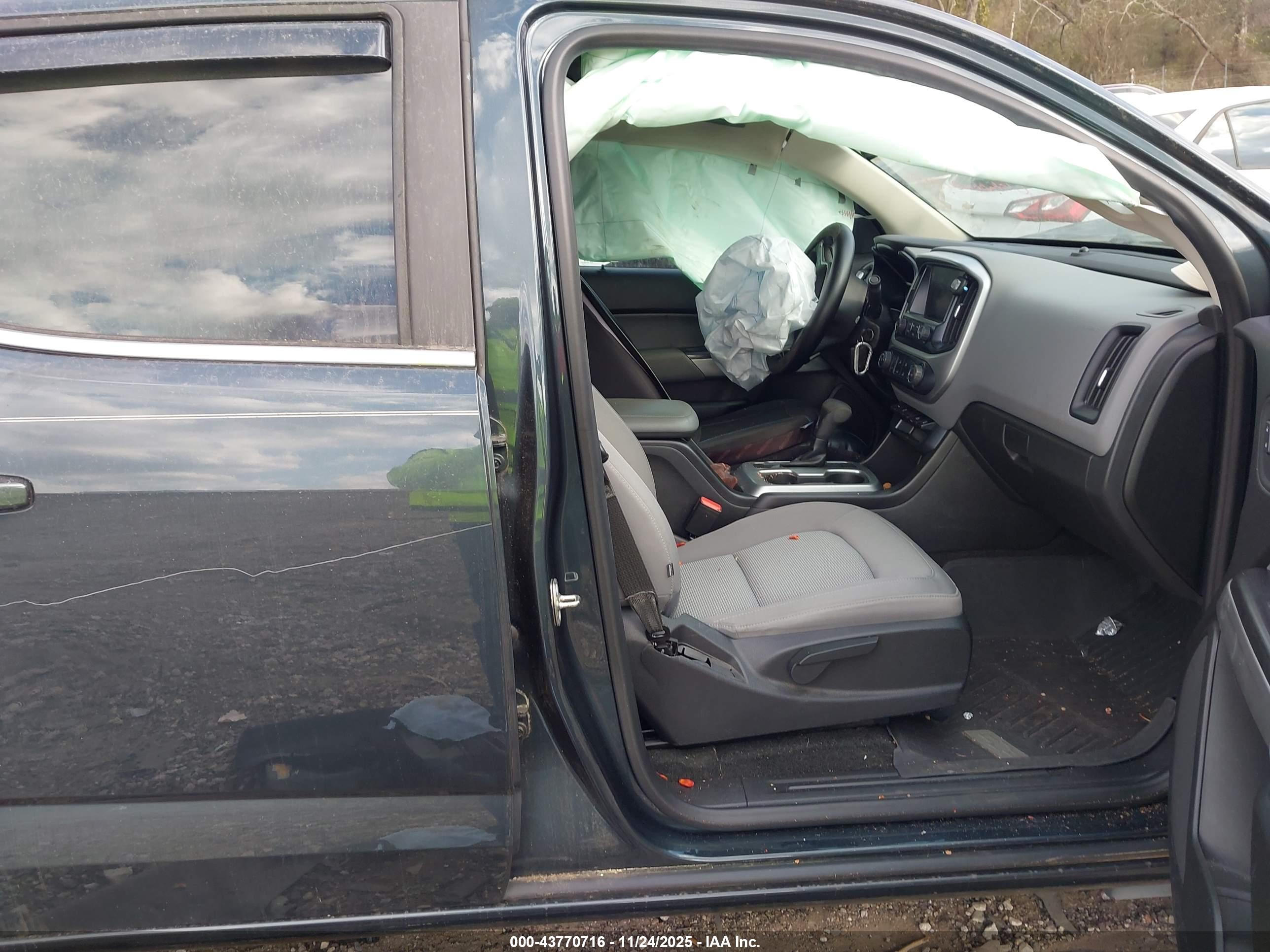 CHEVROLET COLORADO image 5