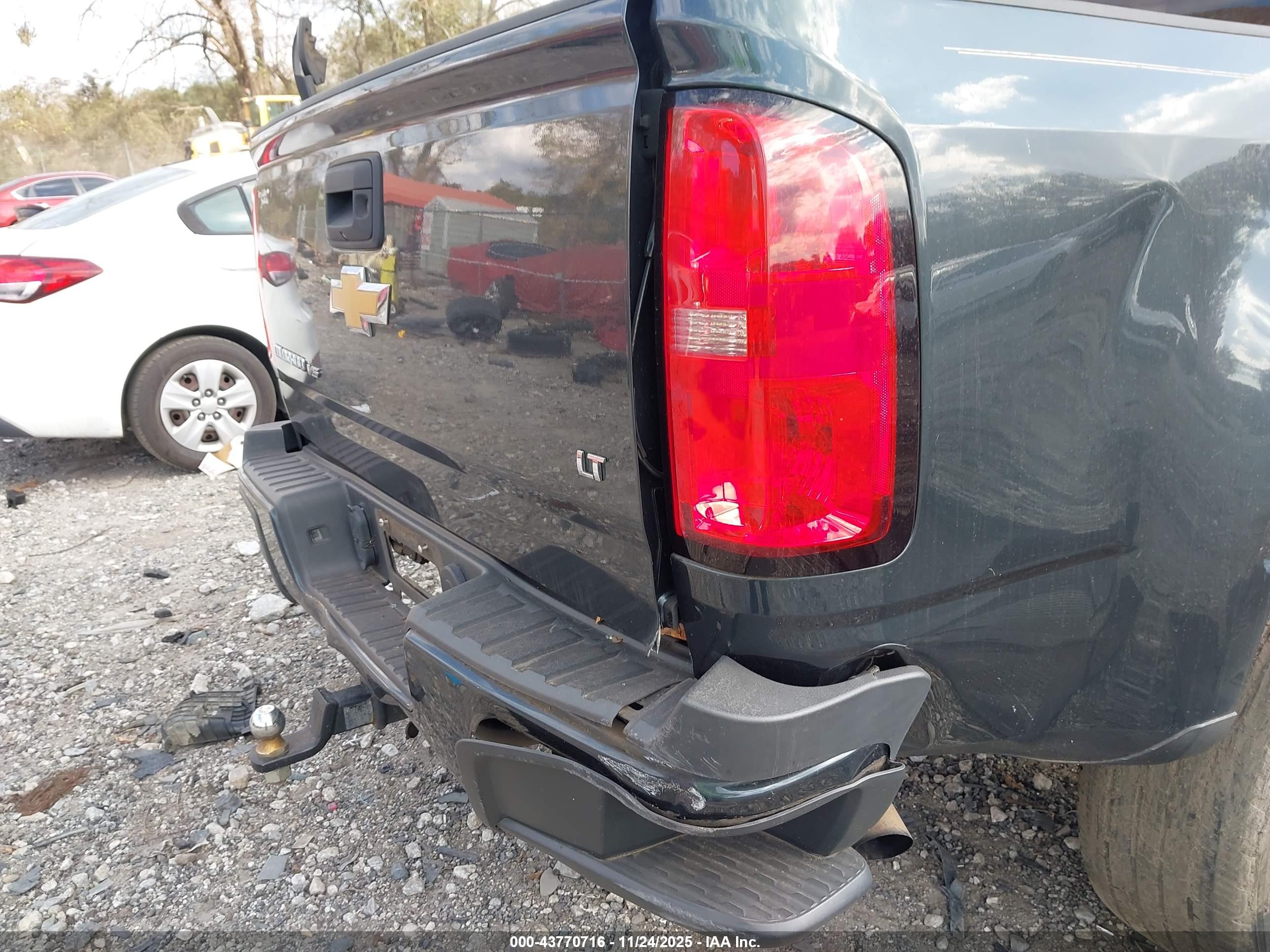 CHEVROLET COLORADO image 6