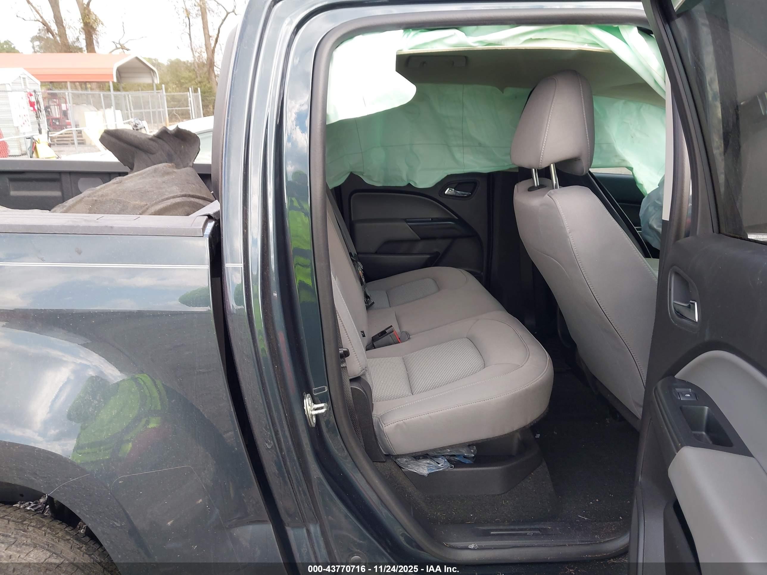 CHEVROLET COLORADO image 8