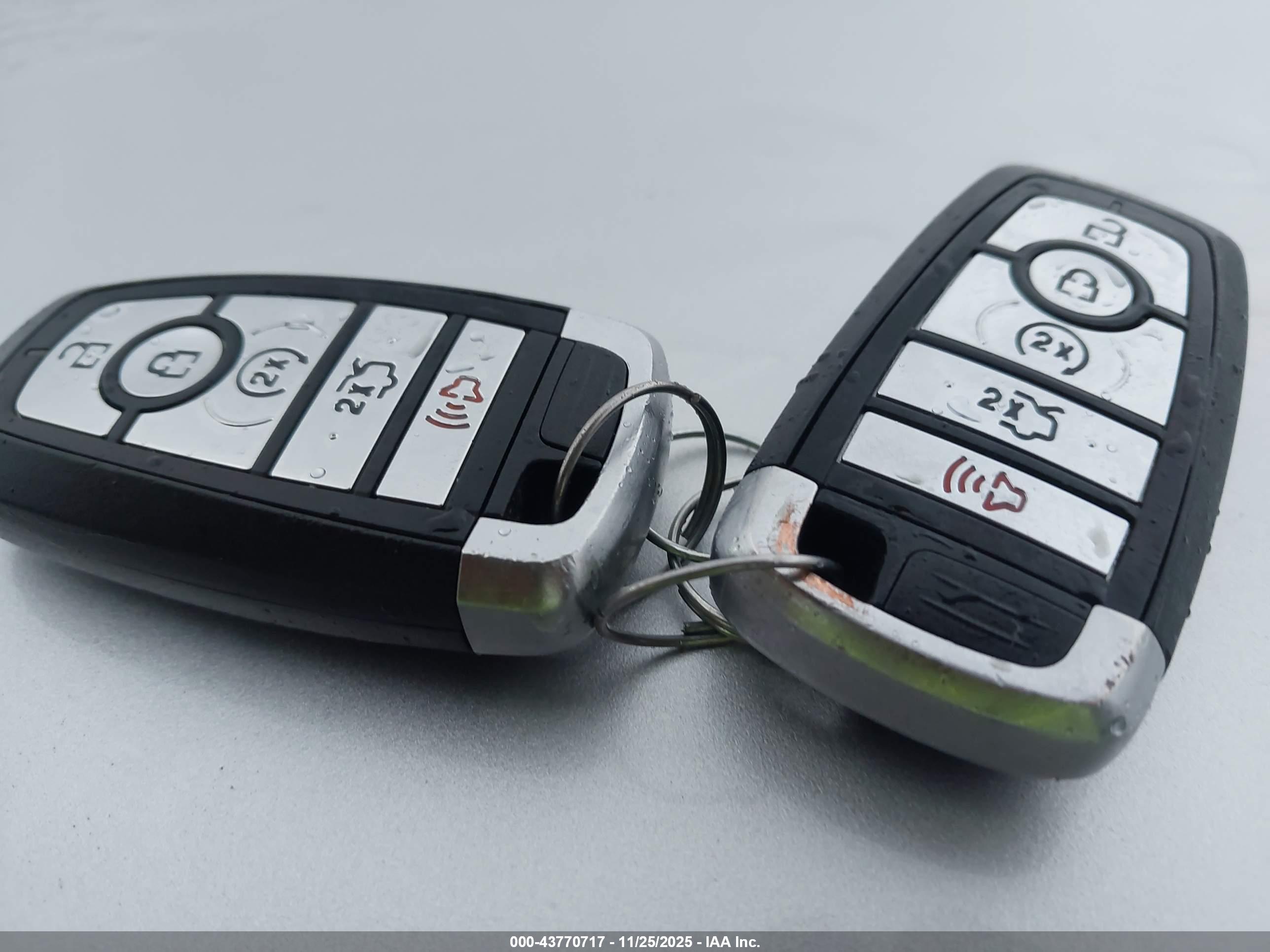 FORD FUSION image 11
