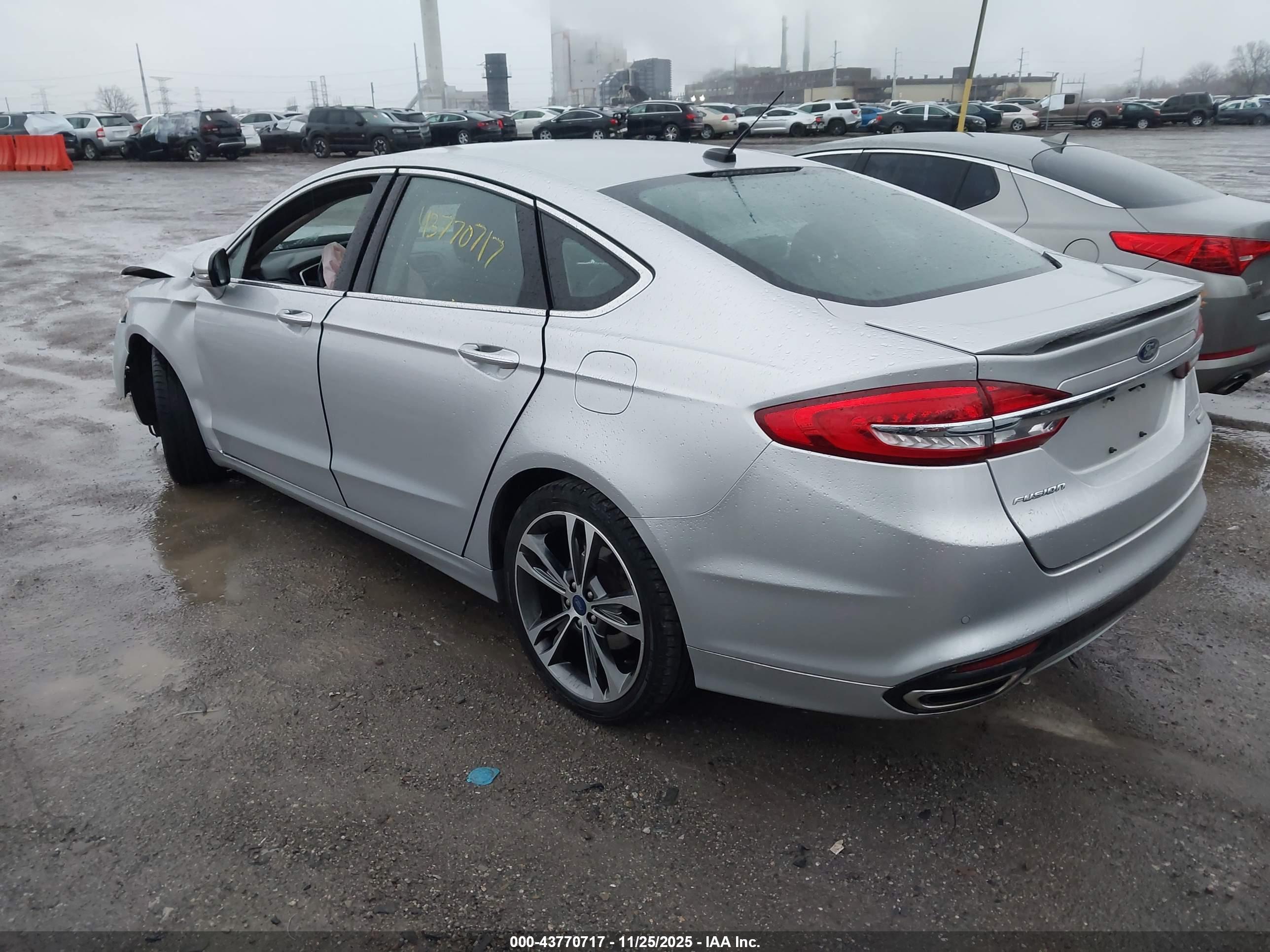 FORD FUSION image 3
