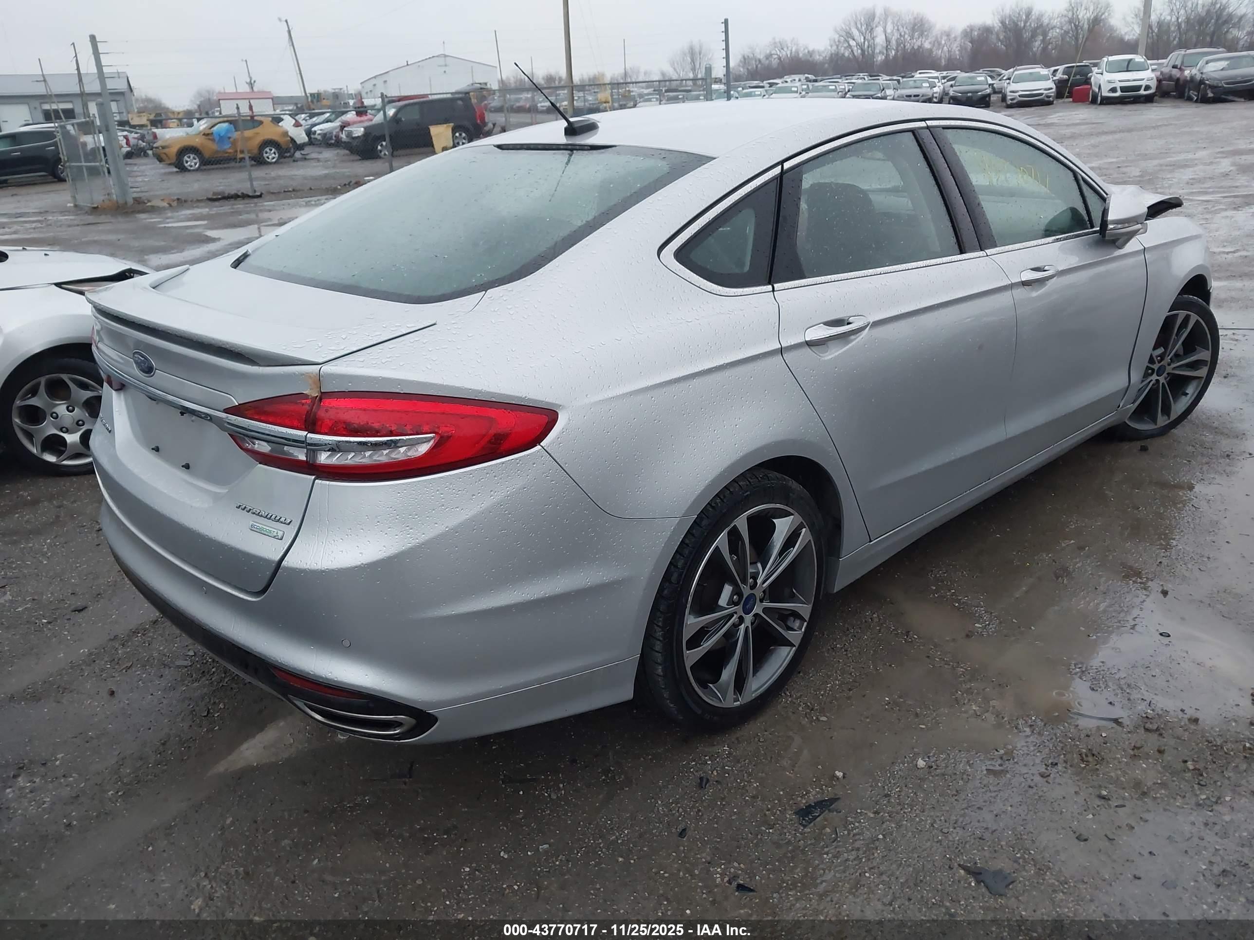 FORD FUSION image 4