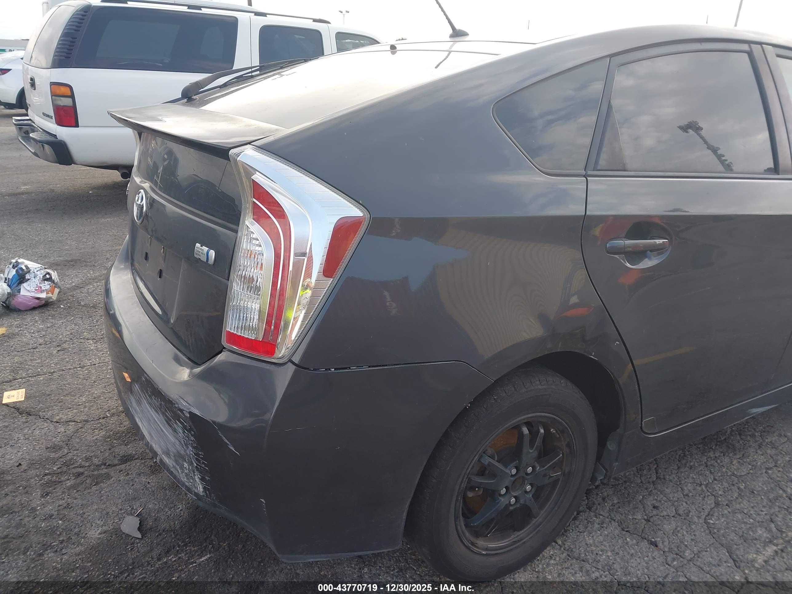TOYOTA PRIUS image 4