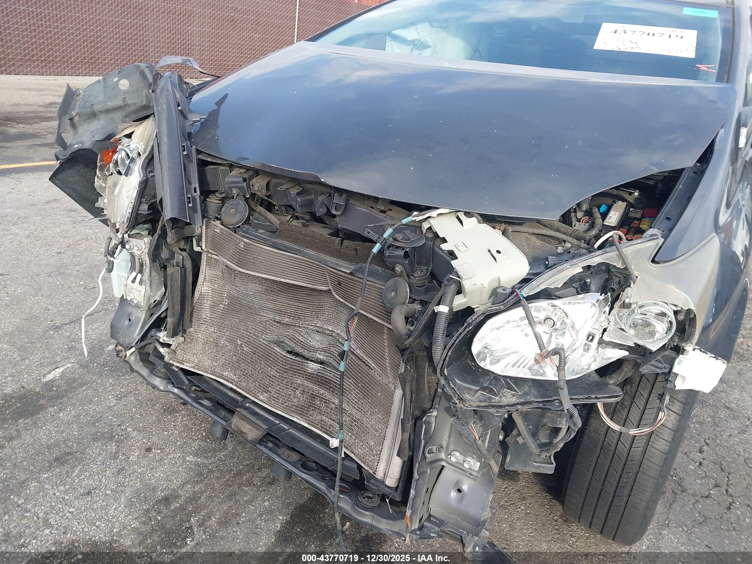 TOYOTA PRIUS image 6