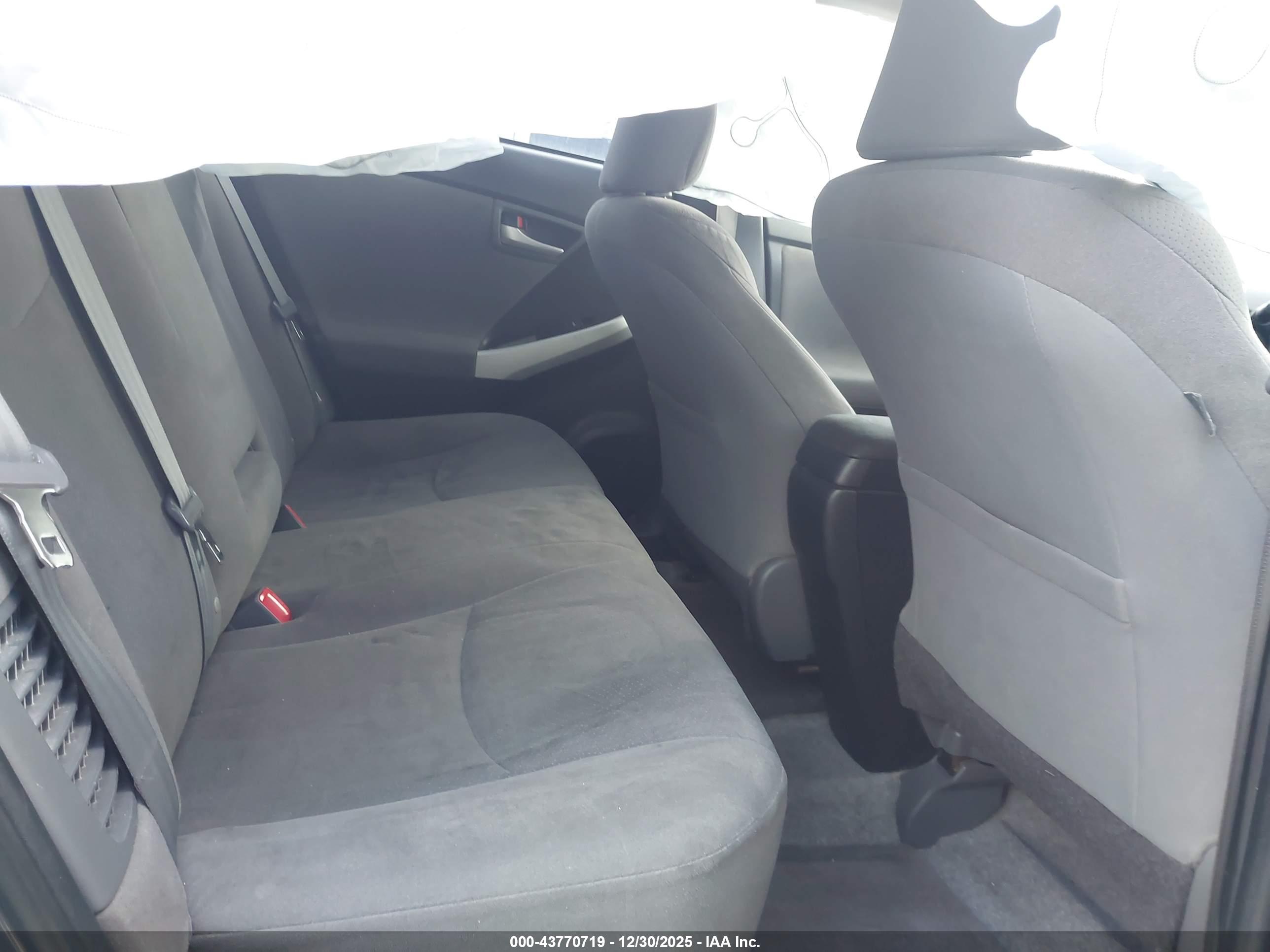 TOYOTA PRIUS image 8