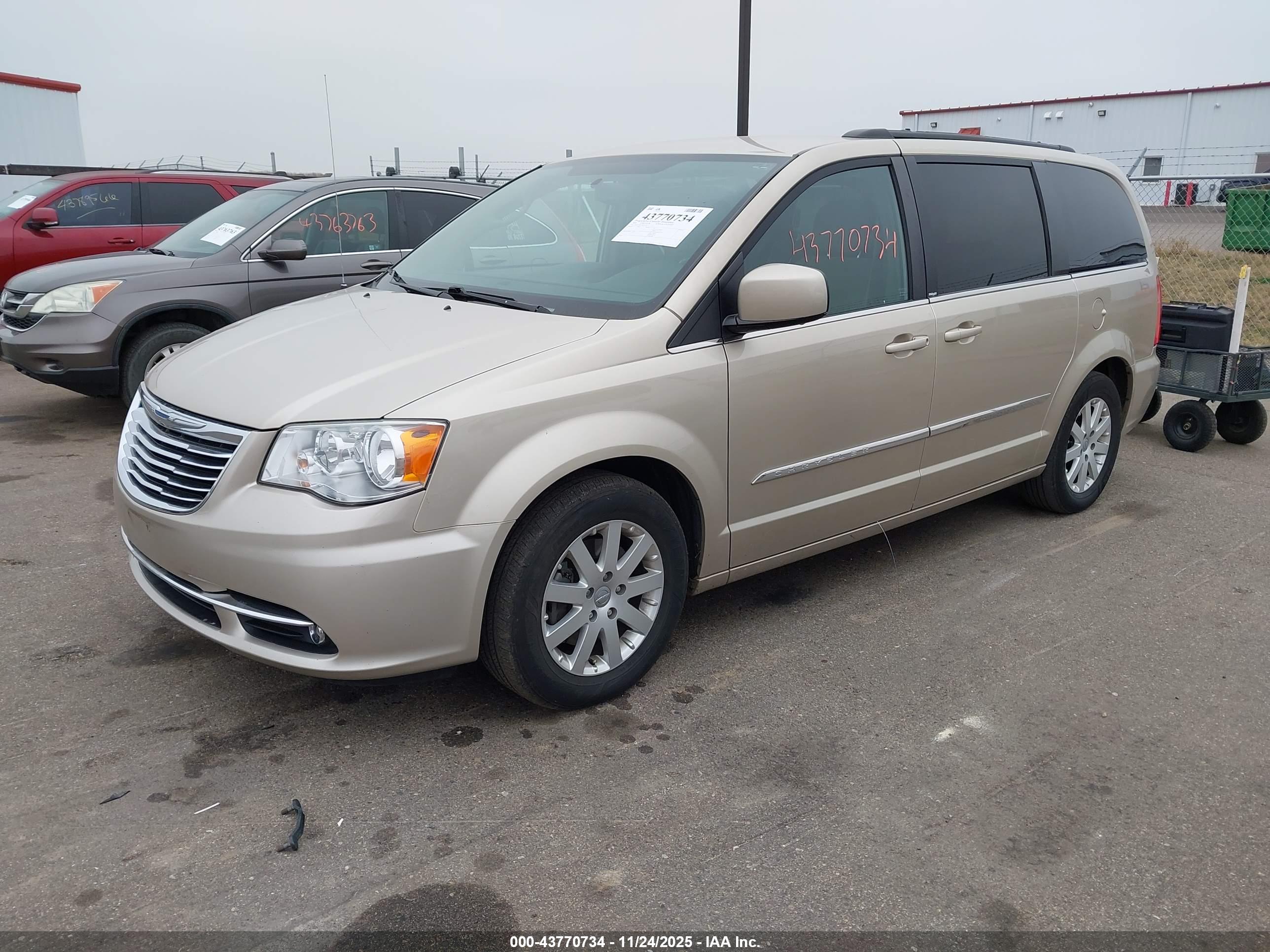 CHRYSLER TOWN image 2
