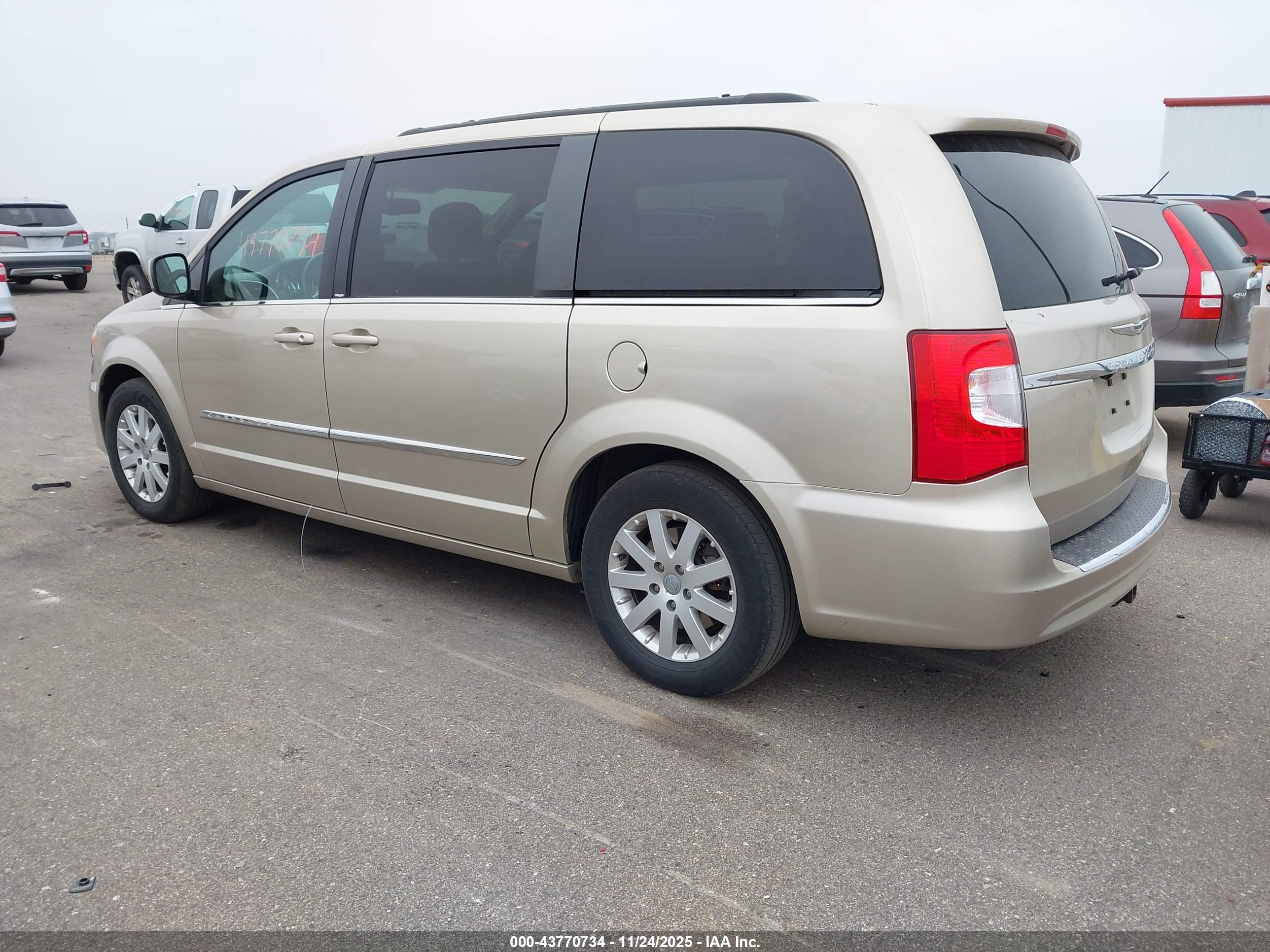 CHRYSLER TOWN image 3