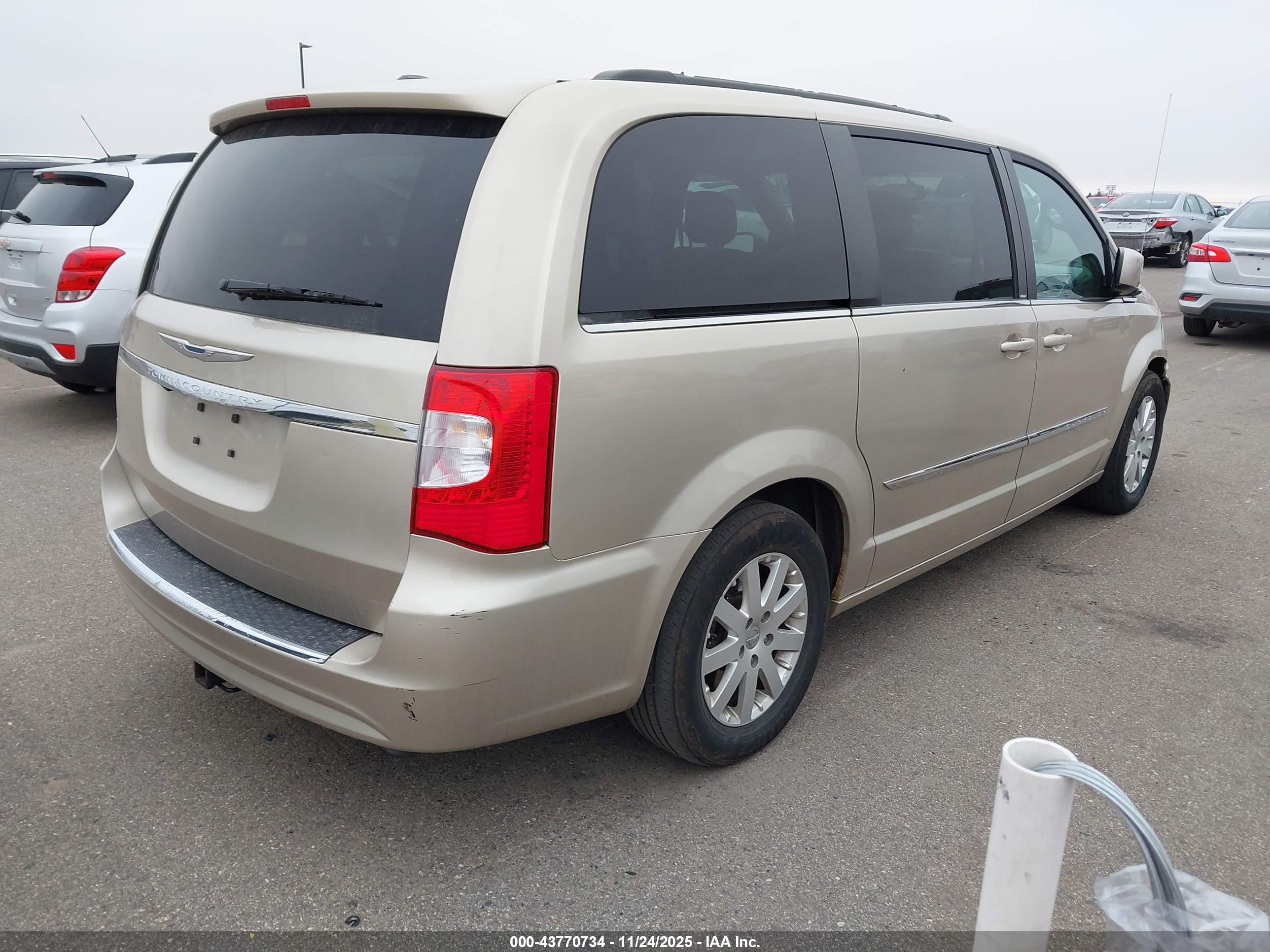 CHRYSLER TOWN image 4
