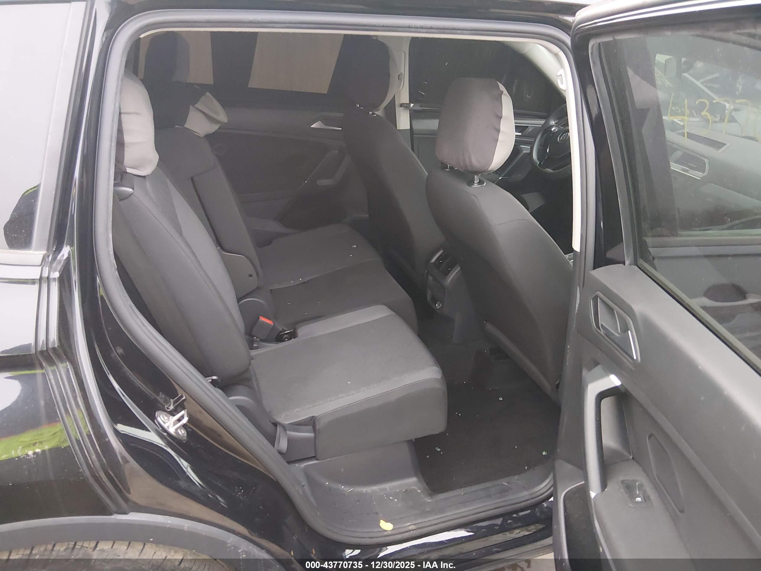 VOLKSWAGEN TIGUAN image 8