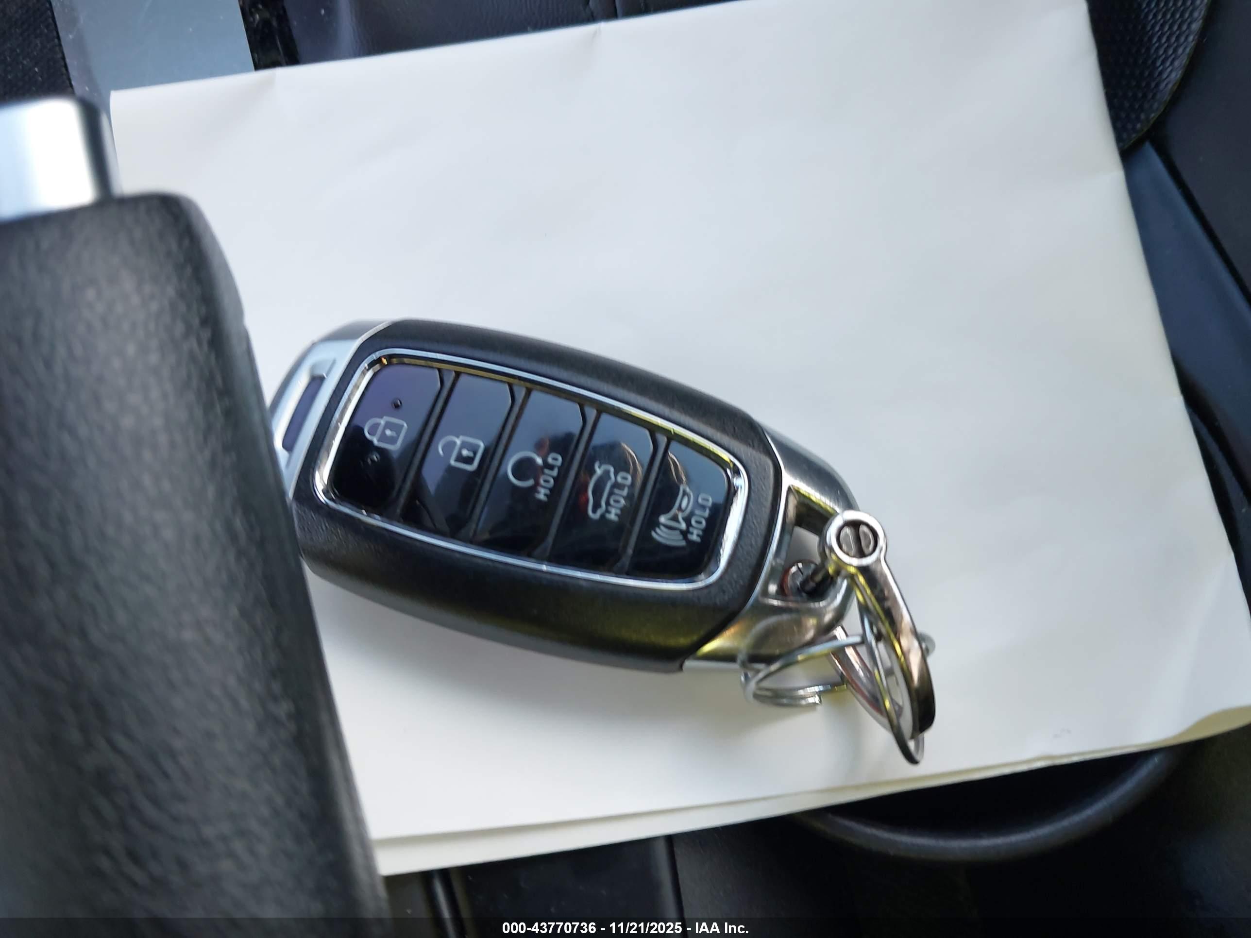 HYUNDAI ELANTRA image 11