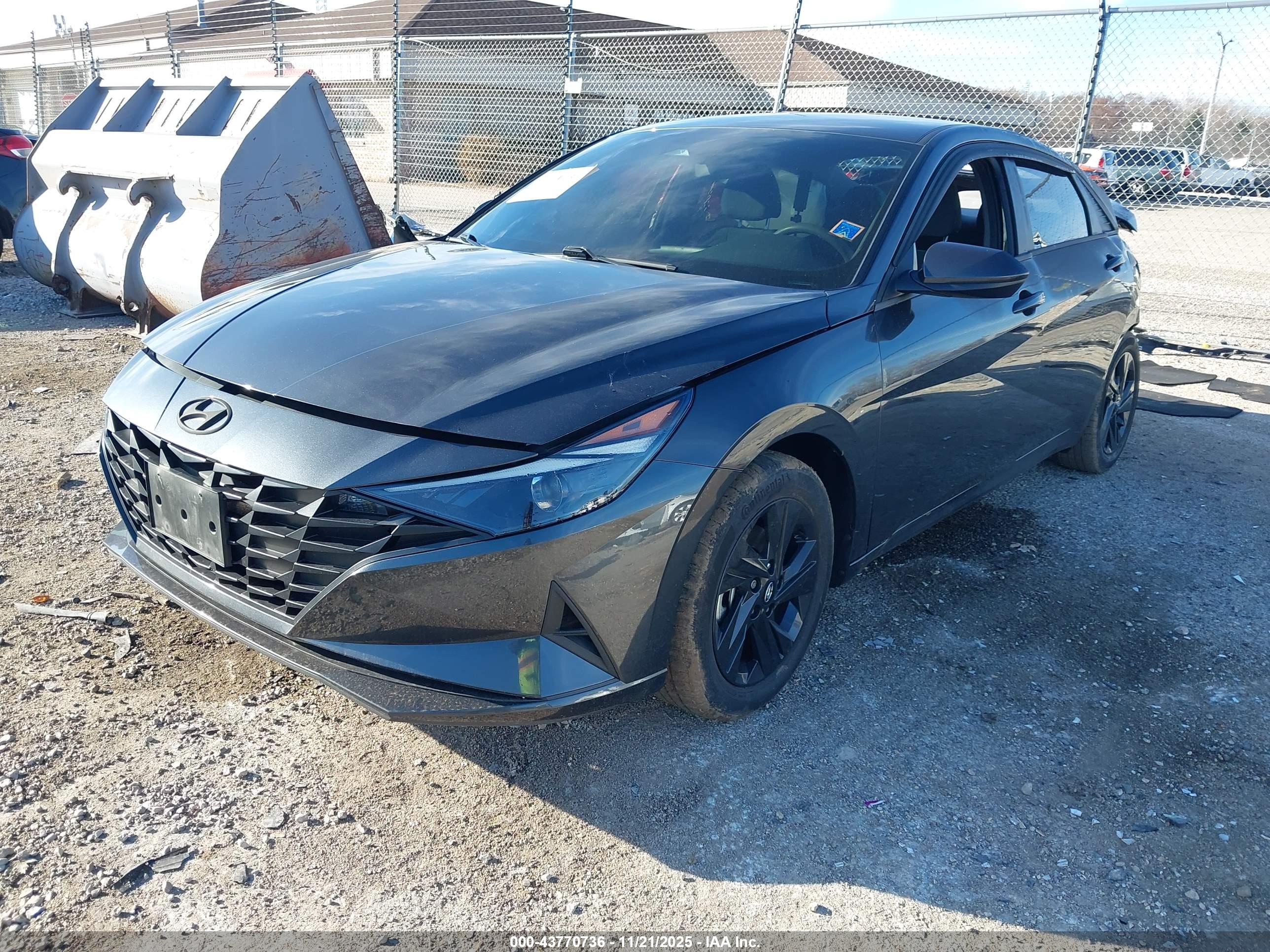 HYUNDAI ELANTRA image 2