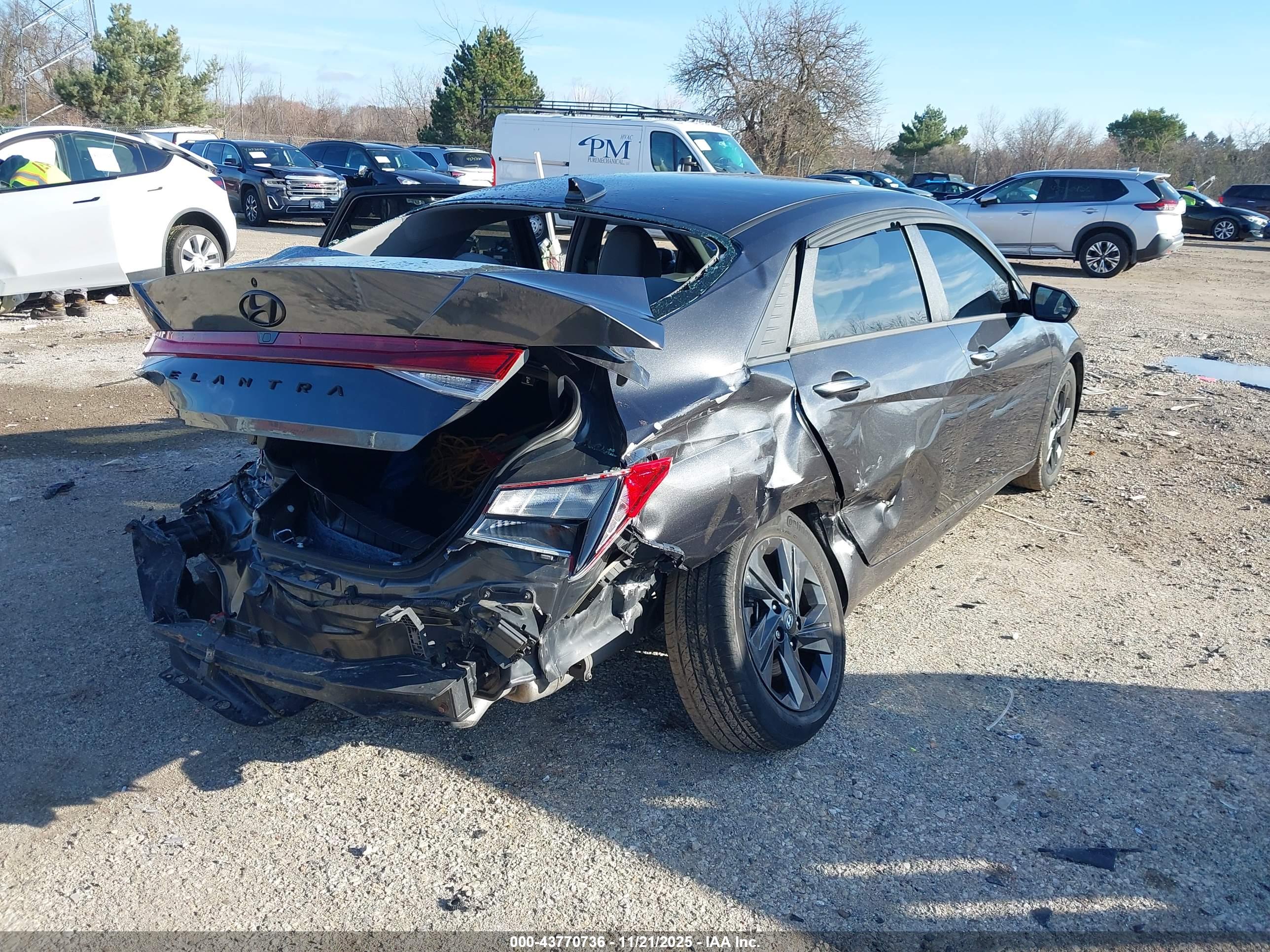 HYUNDAI ELANTRA image 4
