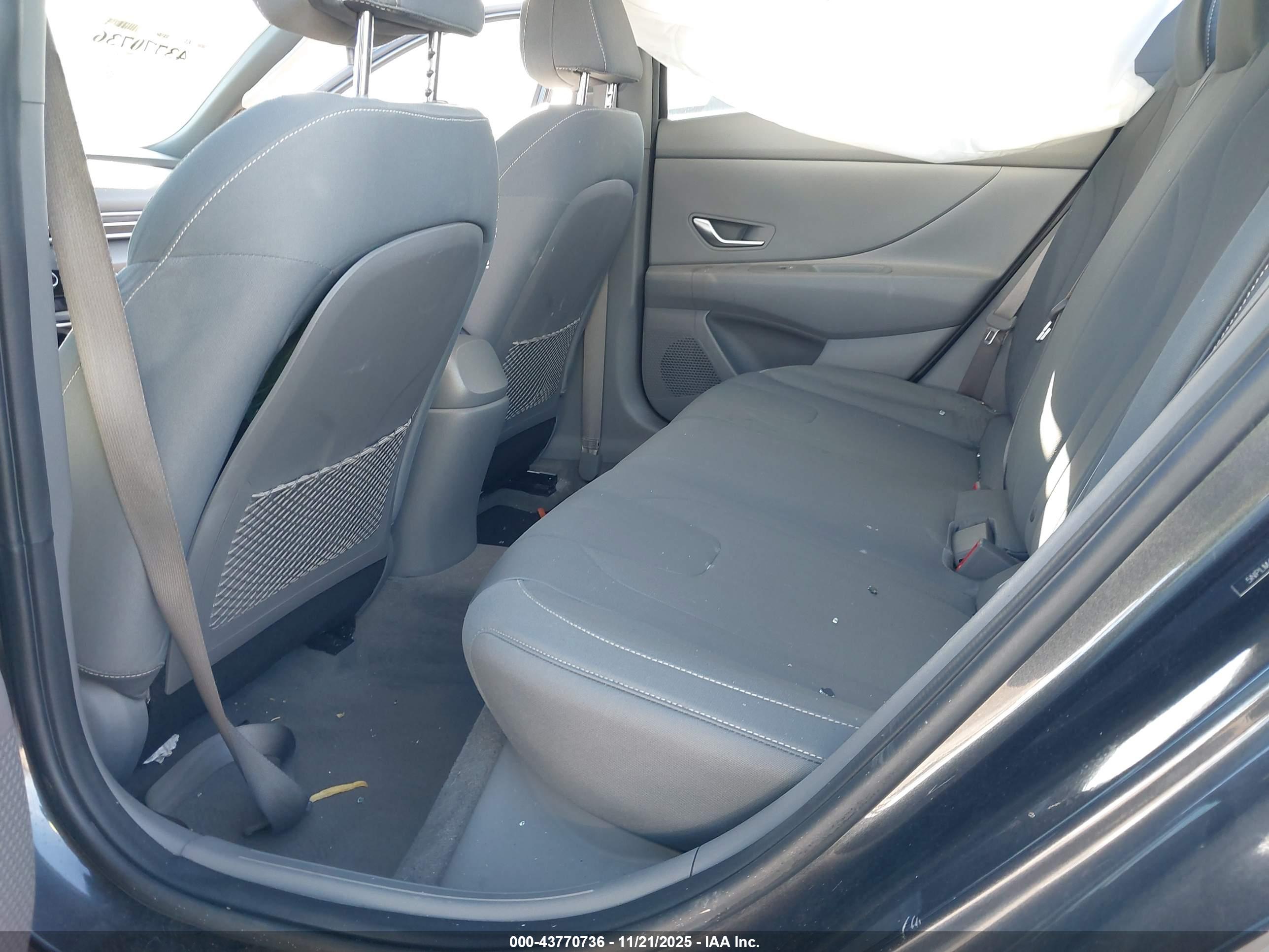 HYUNDAI ELANTRA image 8