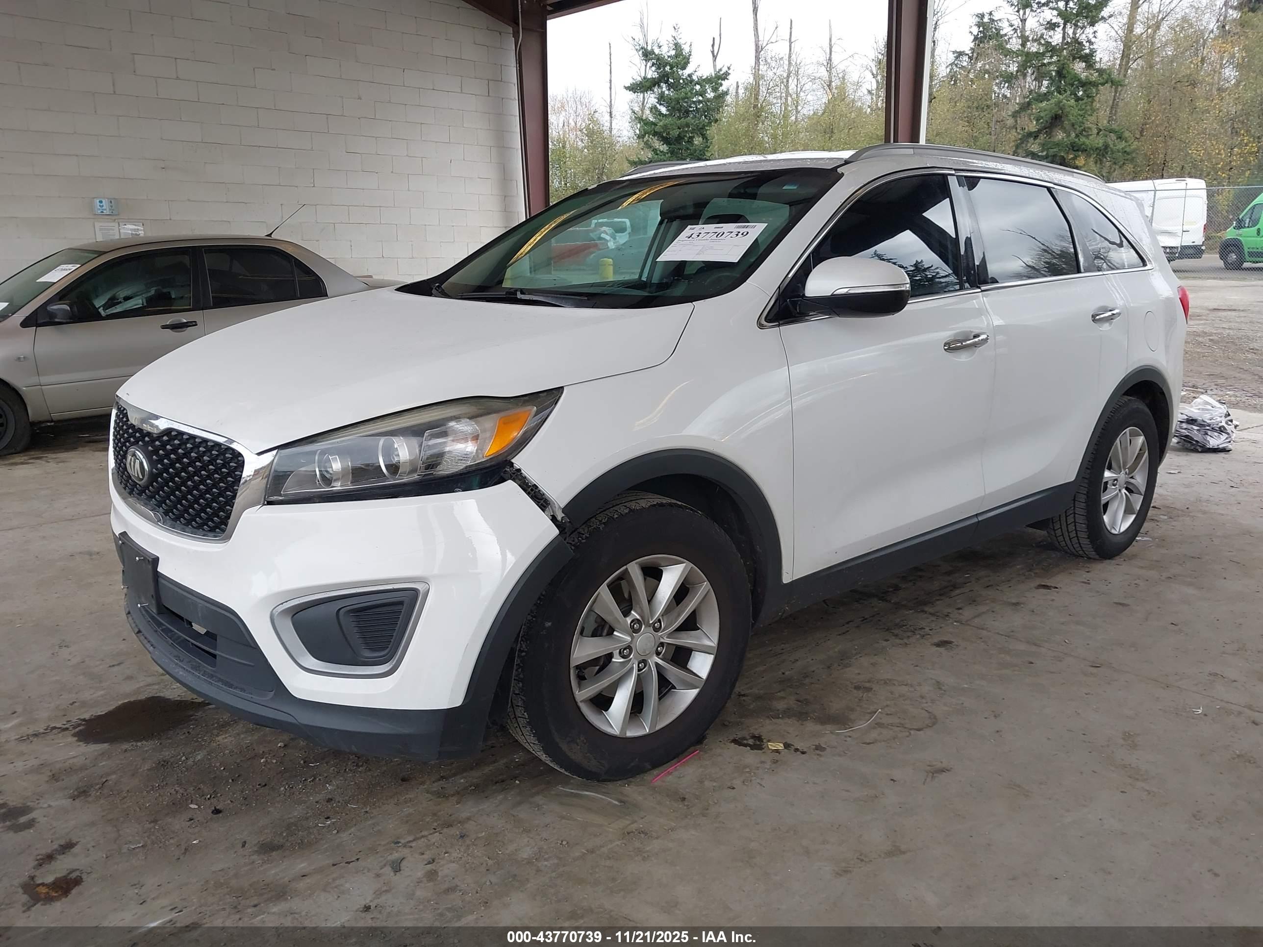 KIA SORENTO image 2