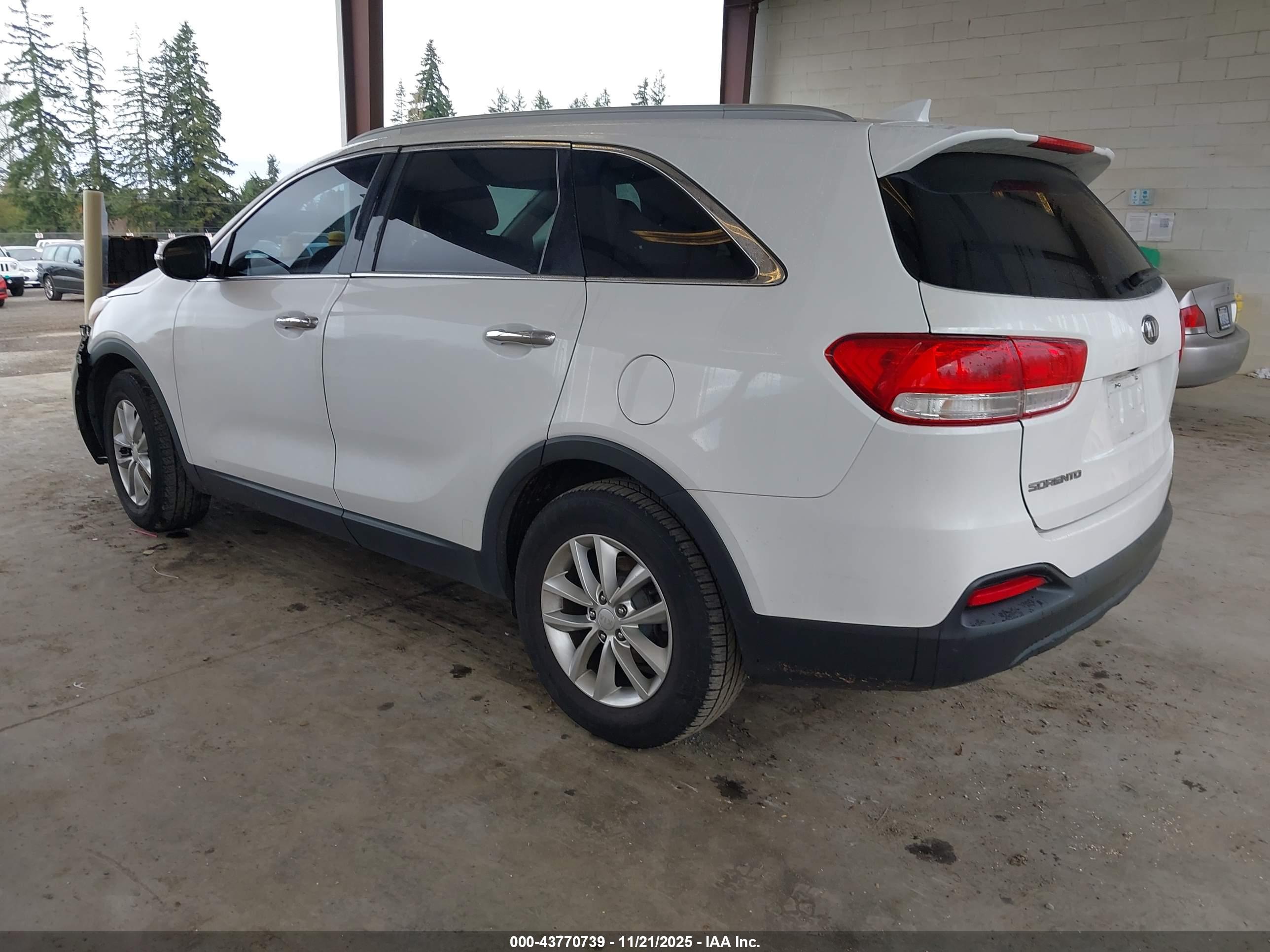 KIA SORENTO image 3