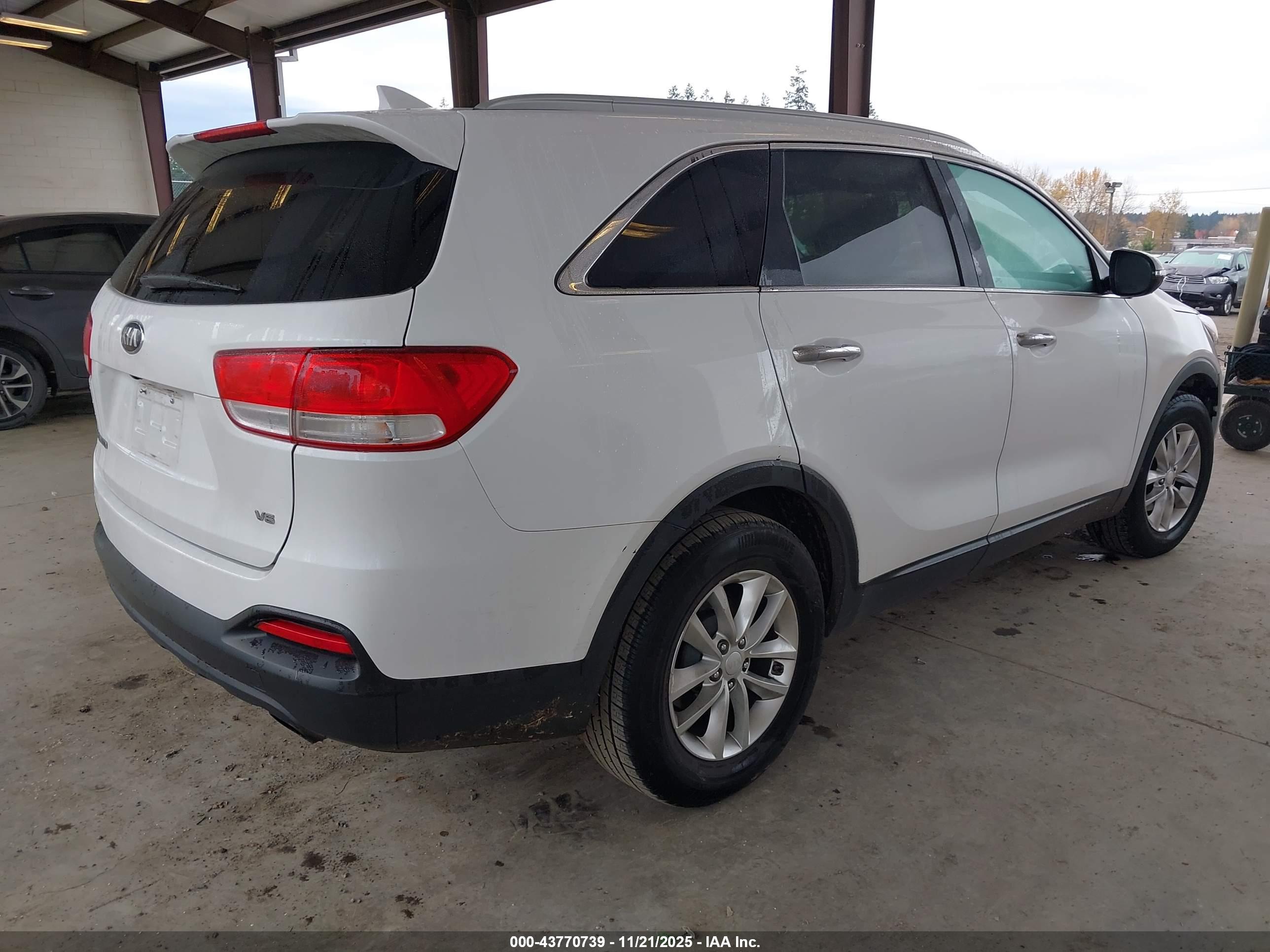 KIA SORENTO image 4