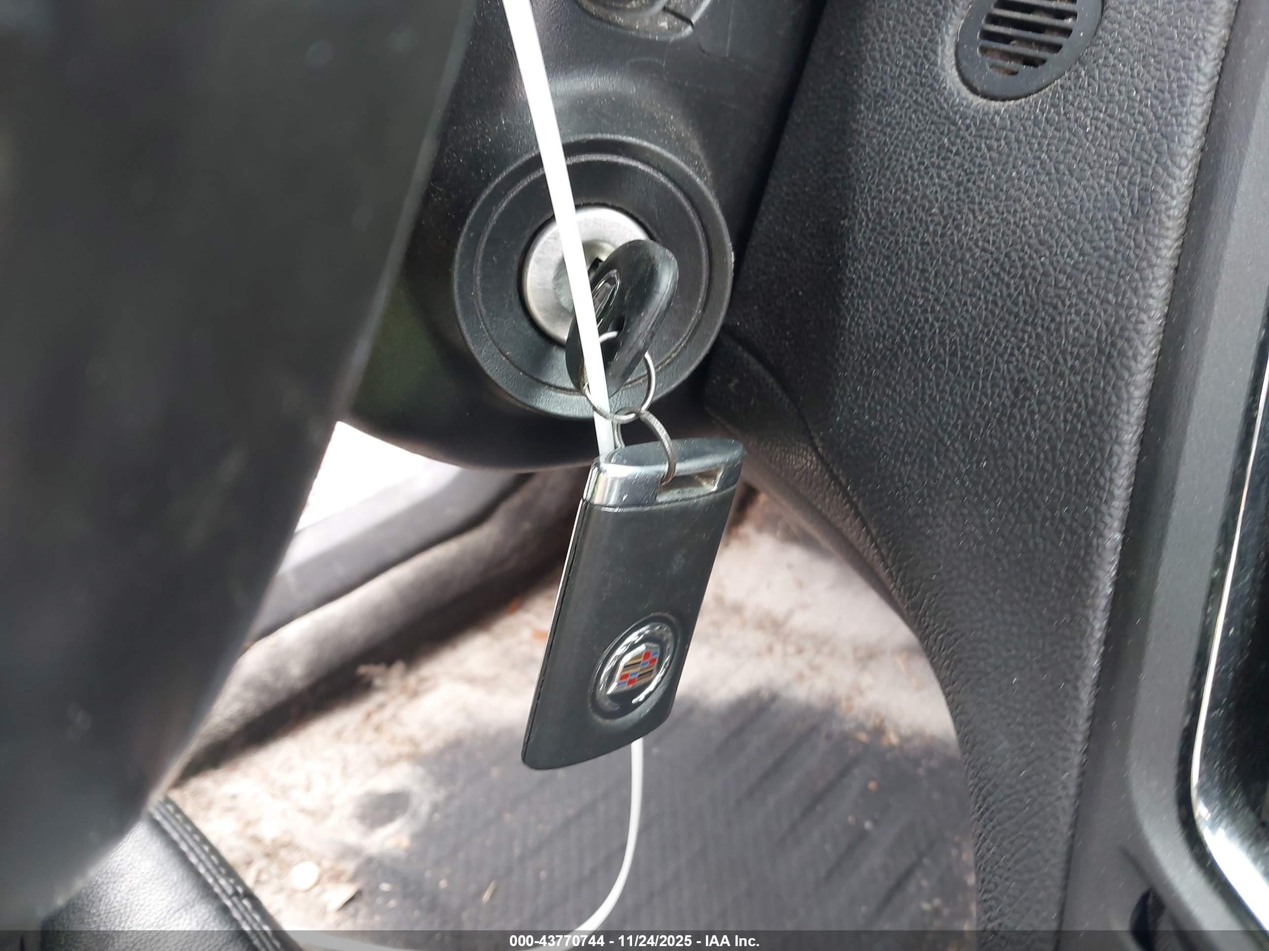 CADILLAC CTS image 11