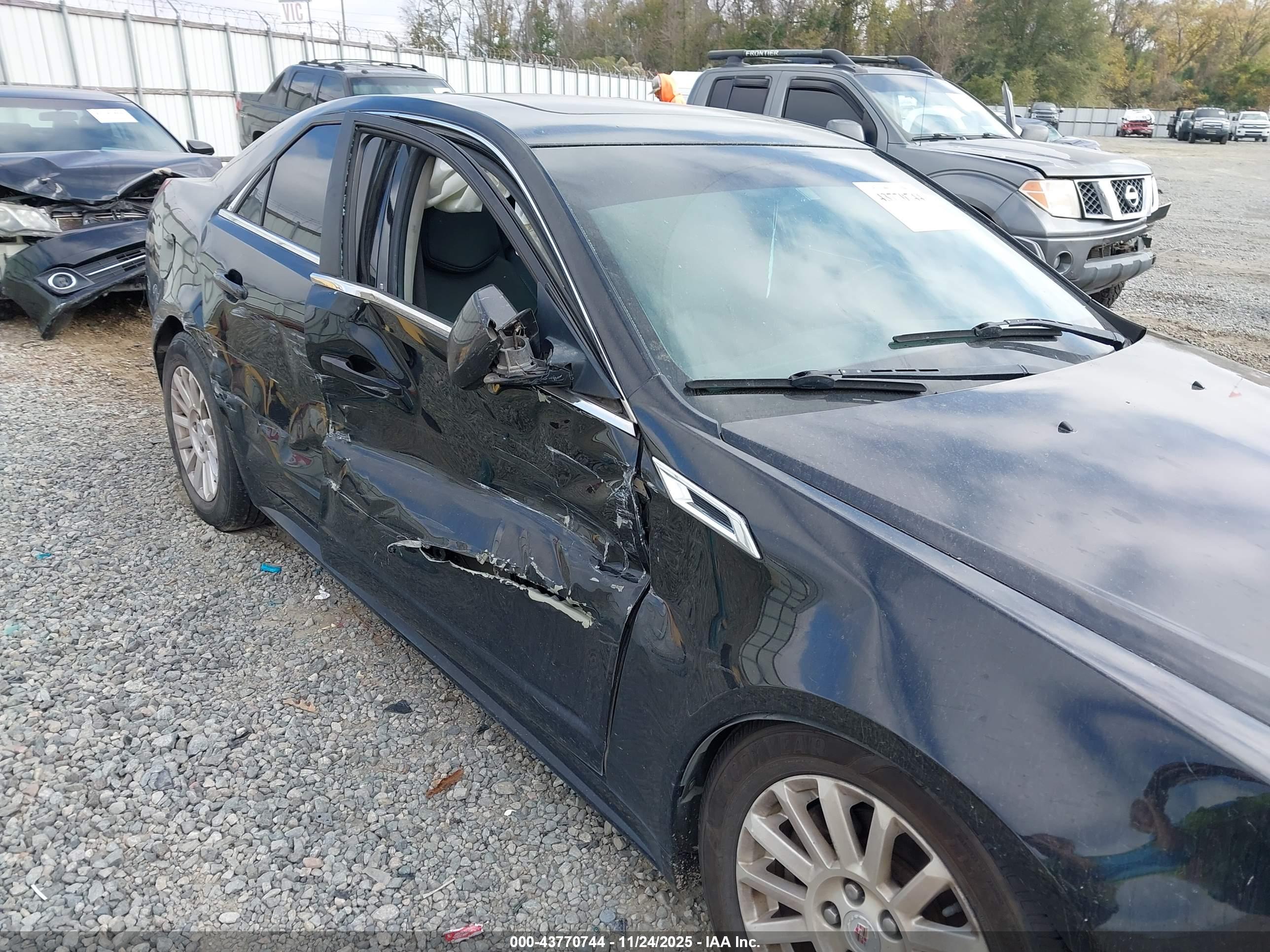 CADILLAC CTS image 6