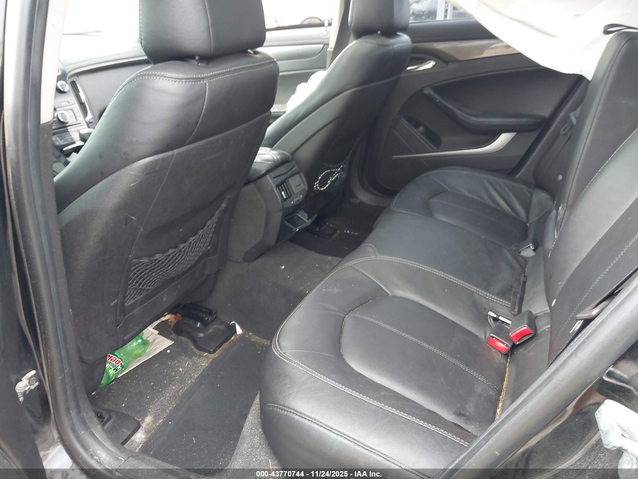 CADILLAC CTS image 8