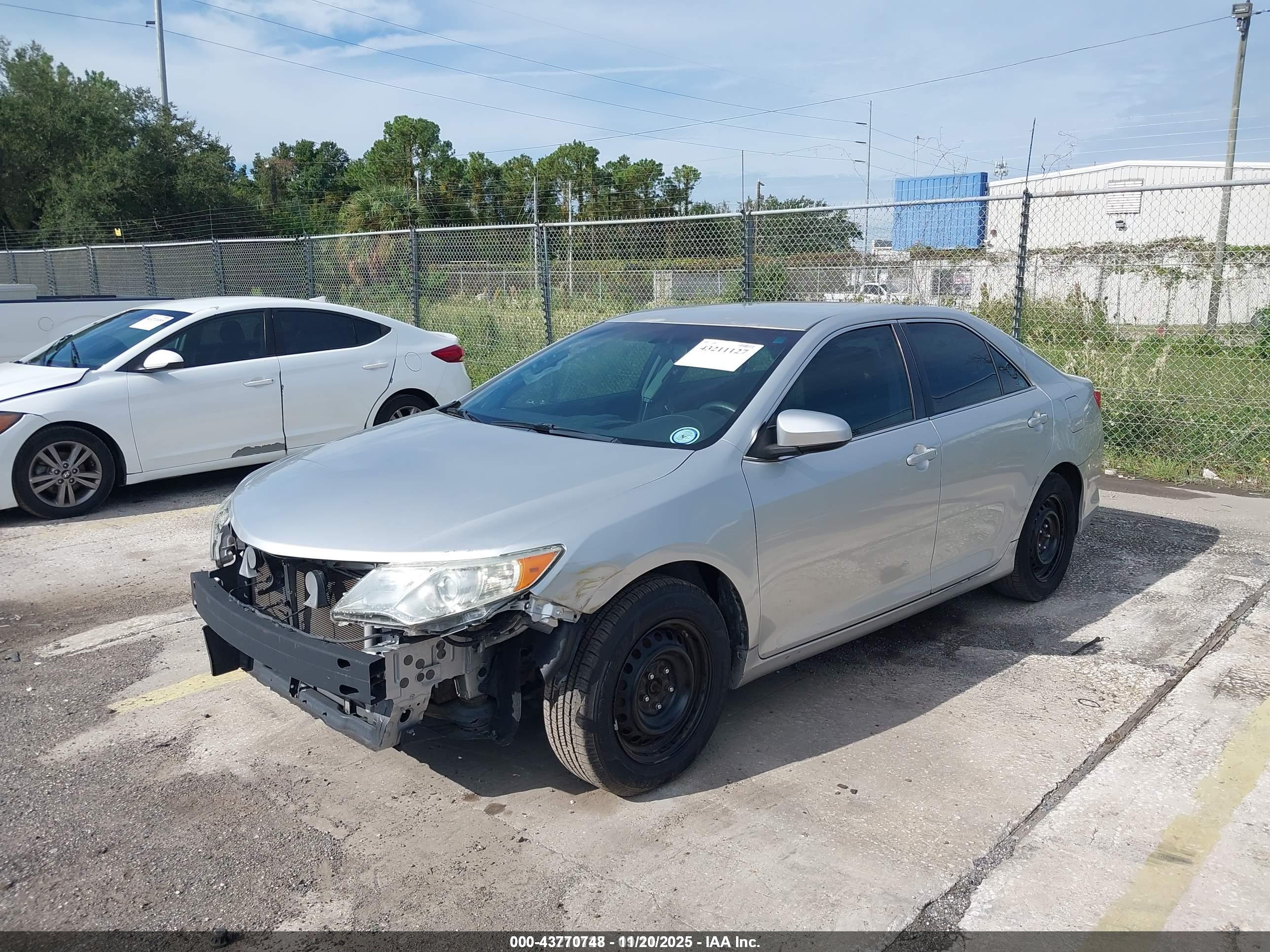 TOYOTA CAMRY image 2