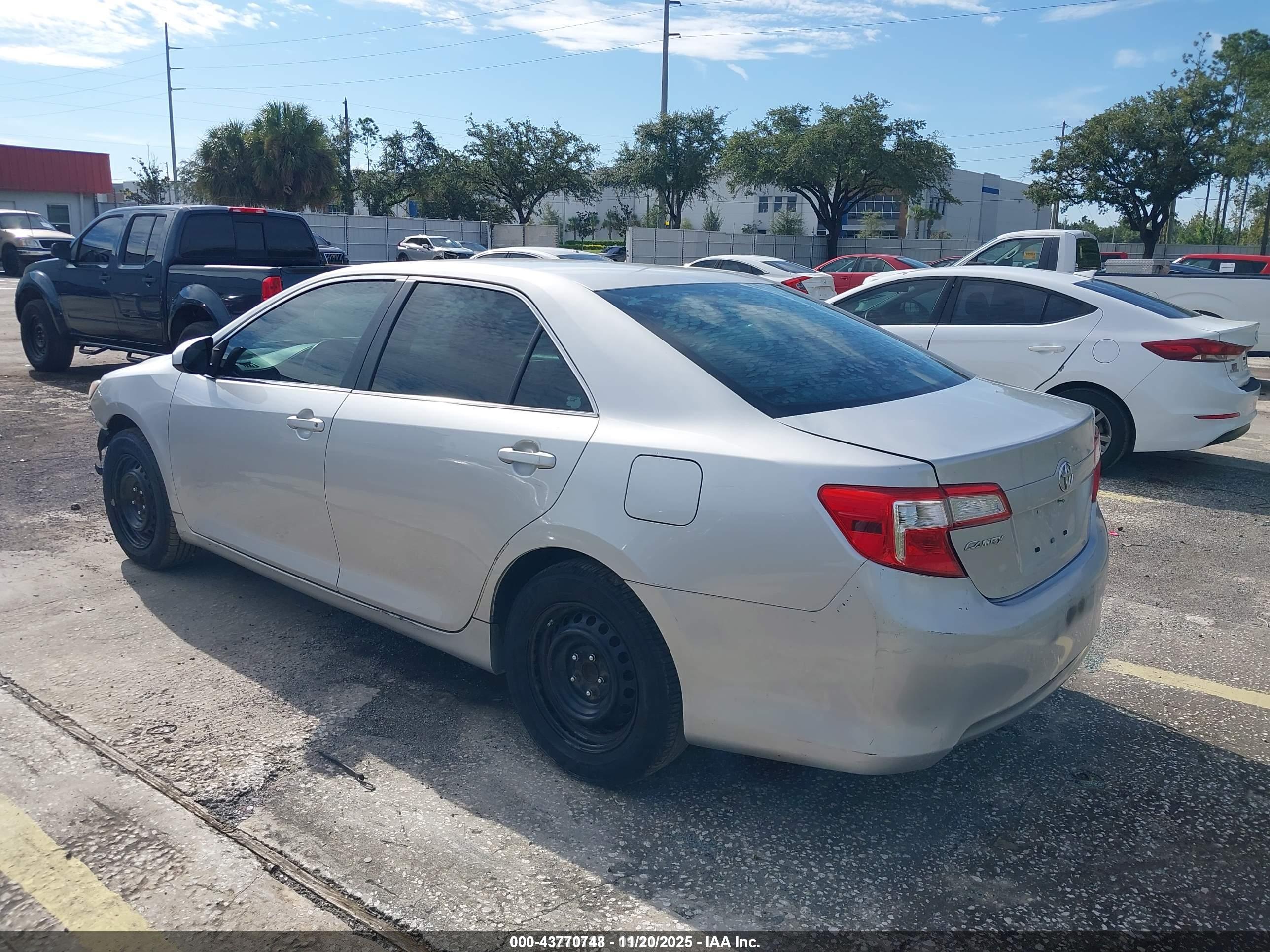 TOYOTA CAMRY image 3