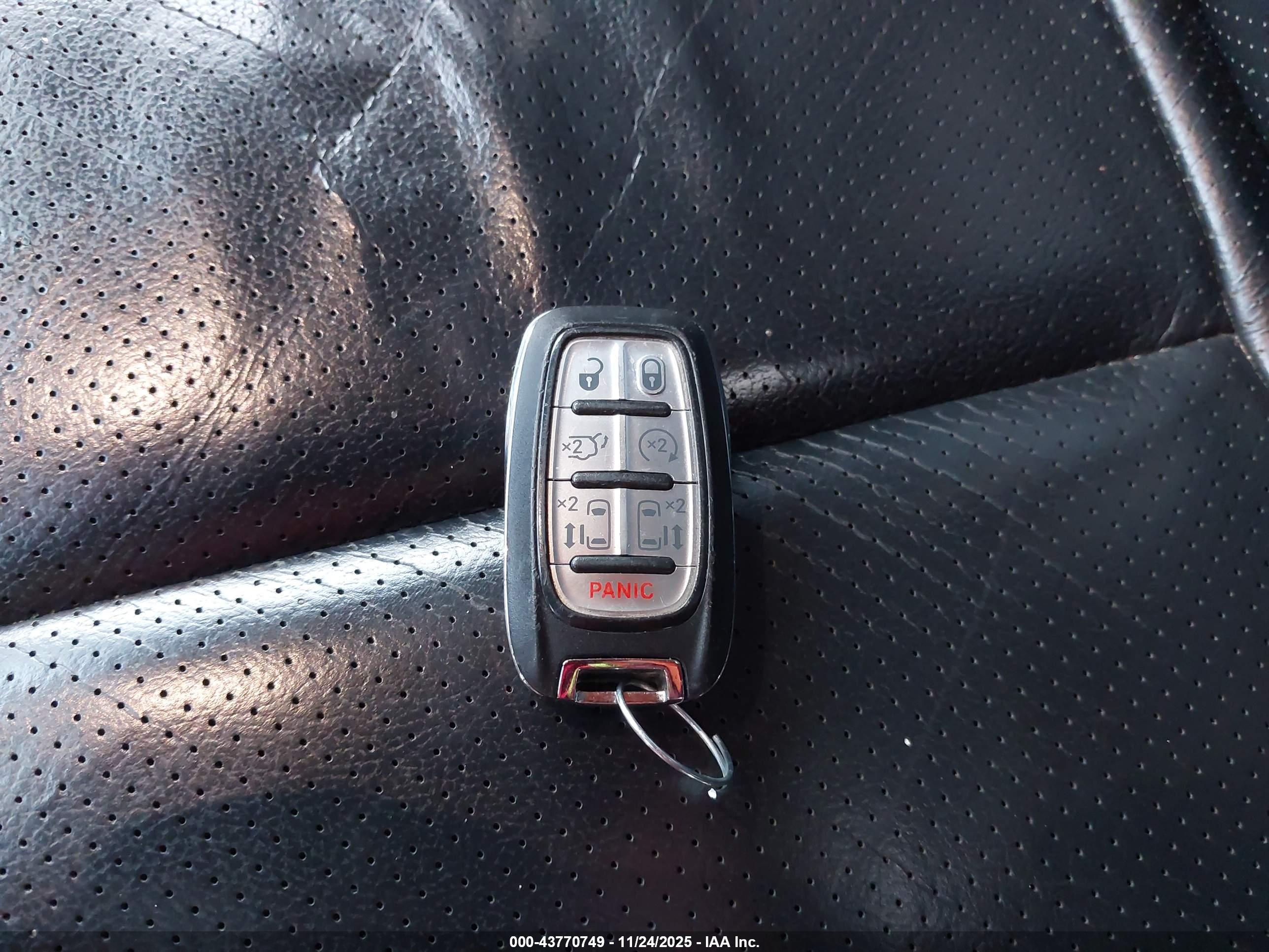 CHRYSLER PACIFICA image 11