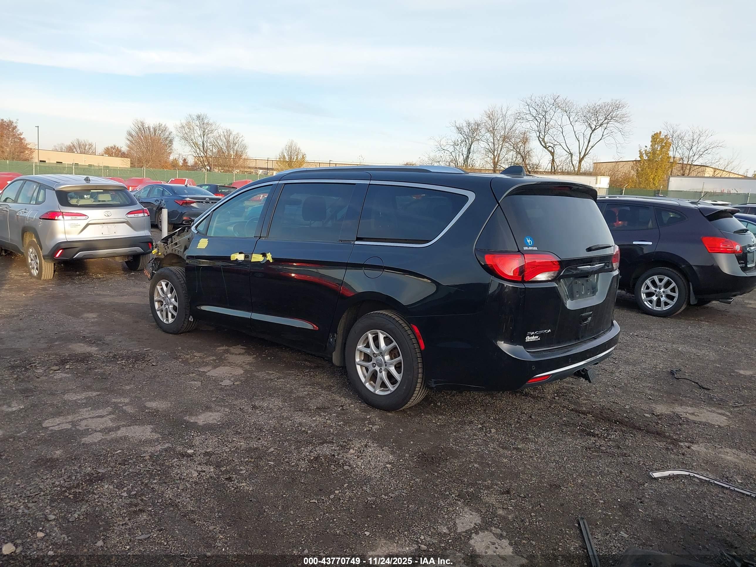 CHRYSLER PACIFICA image 3