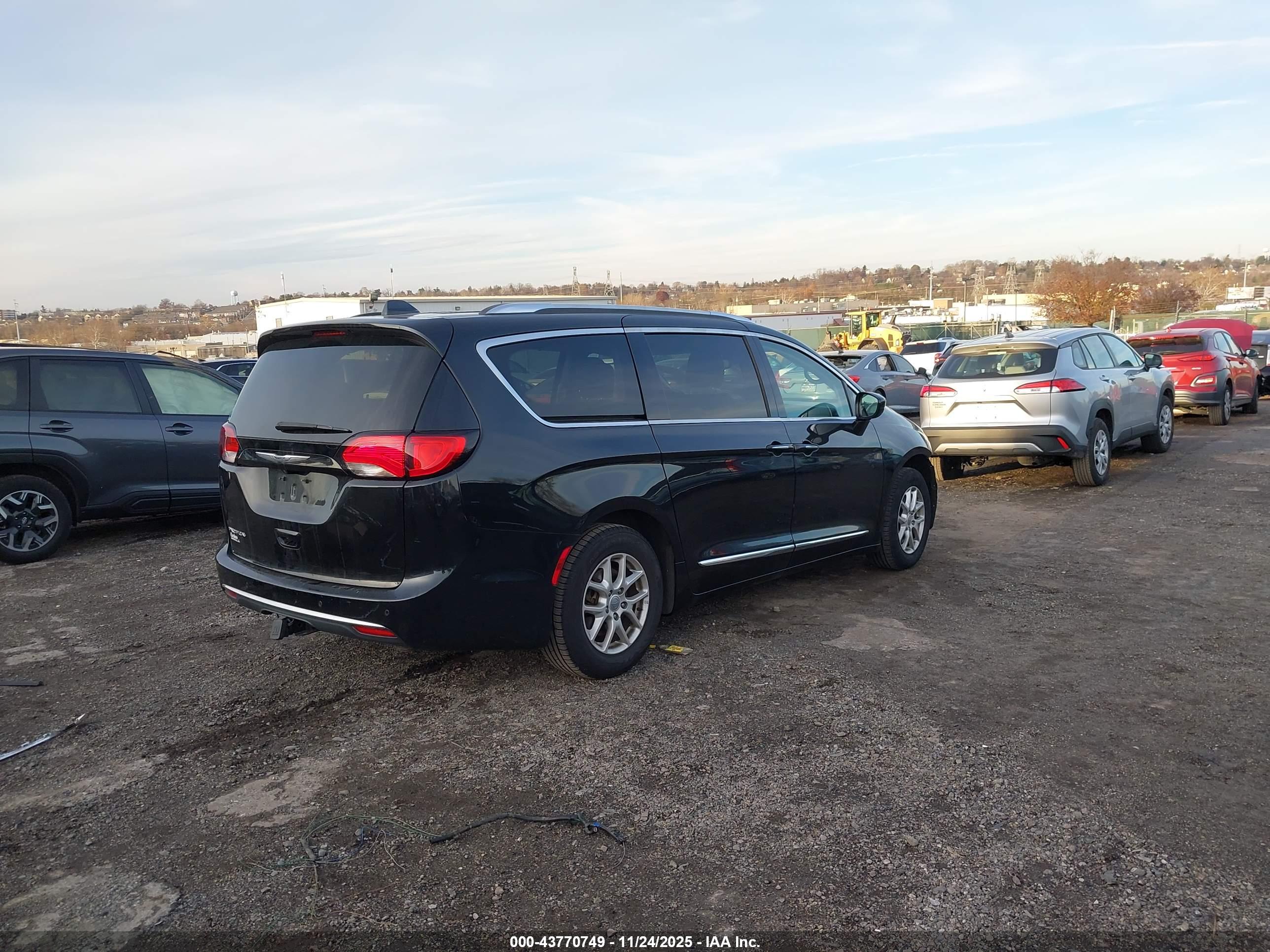 CHRYSLER PACIFICA image 4