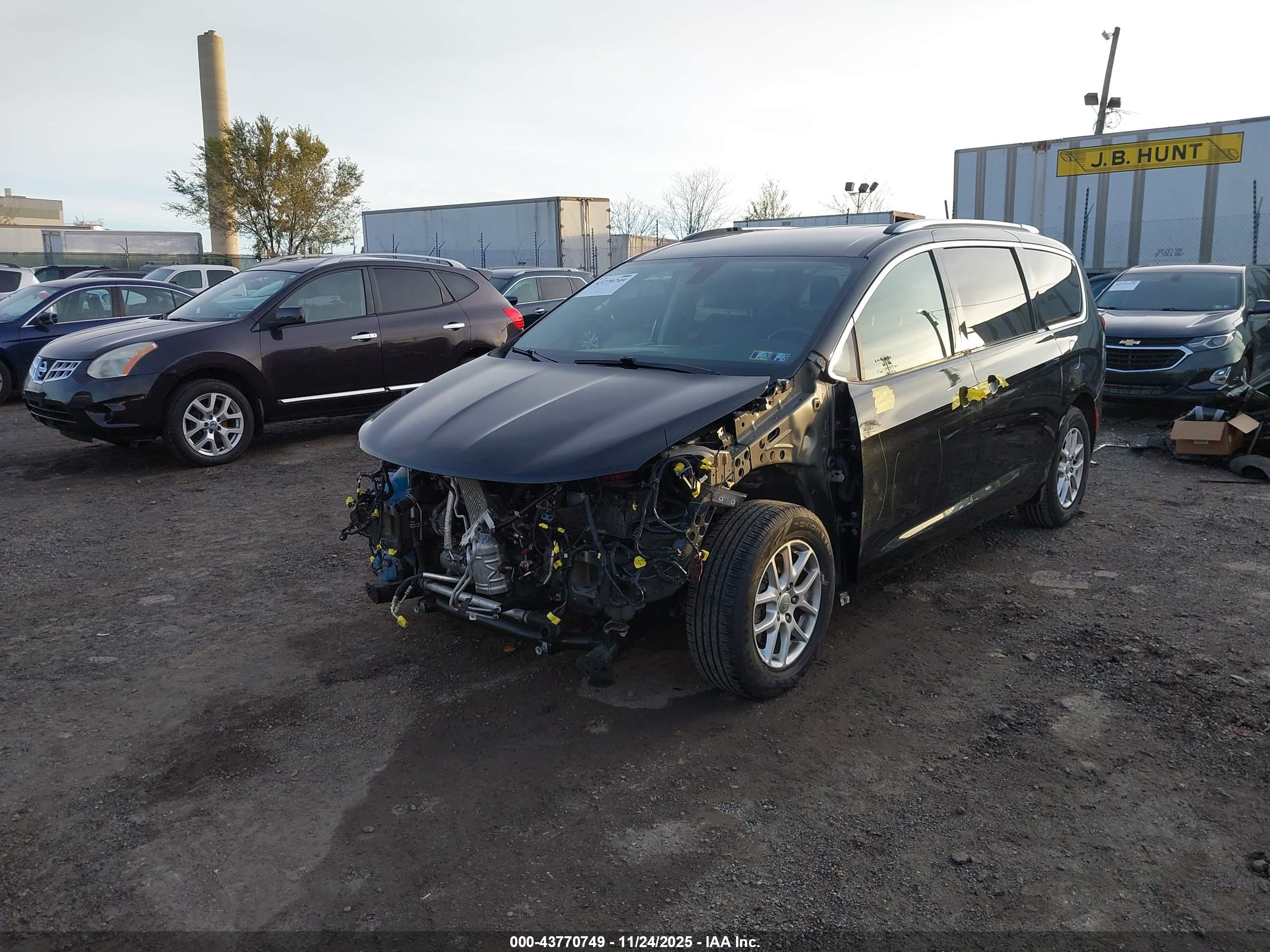 CHRYSLER PACIFICA image 6