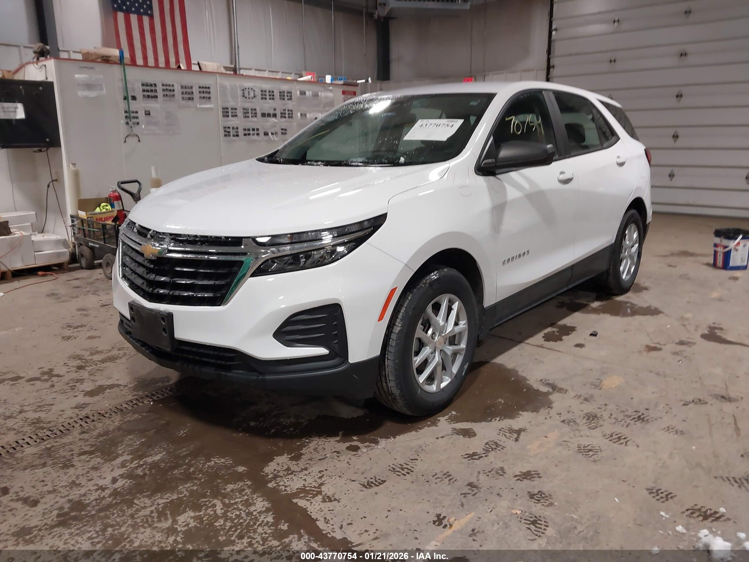 CHEVROLET EQUINOX image 2