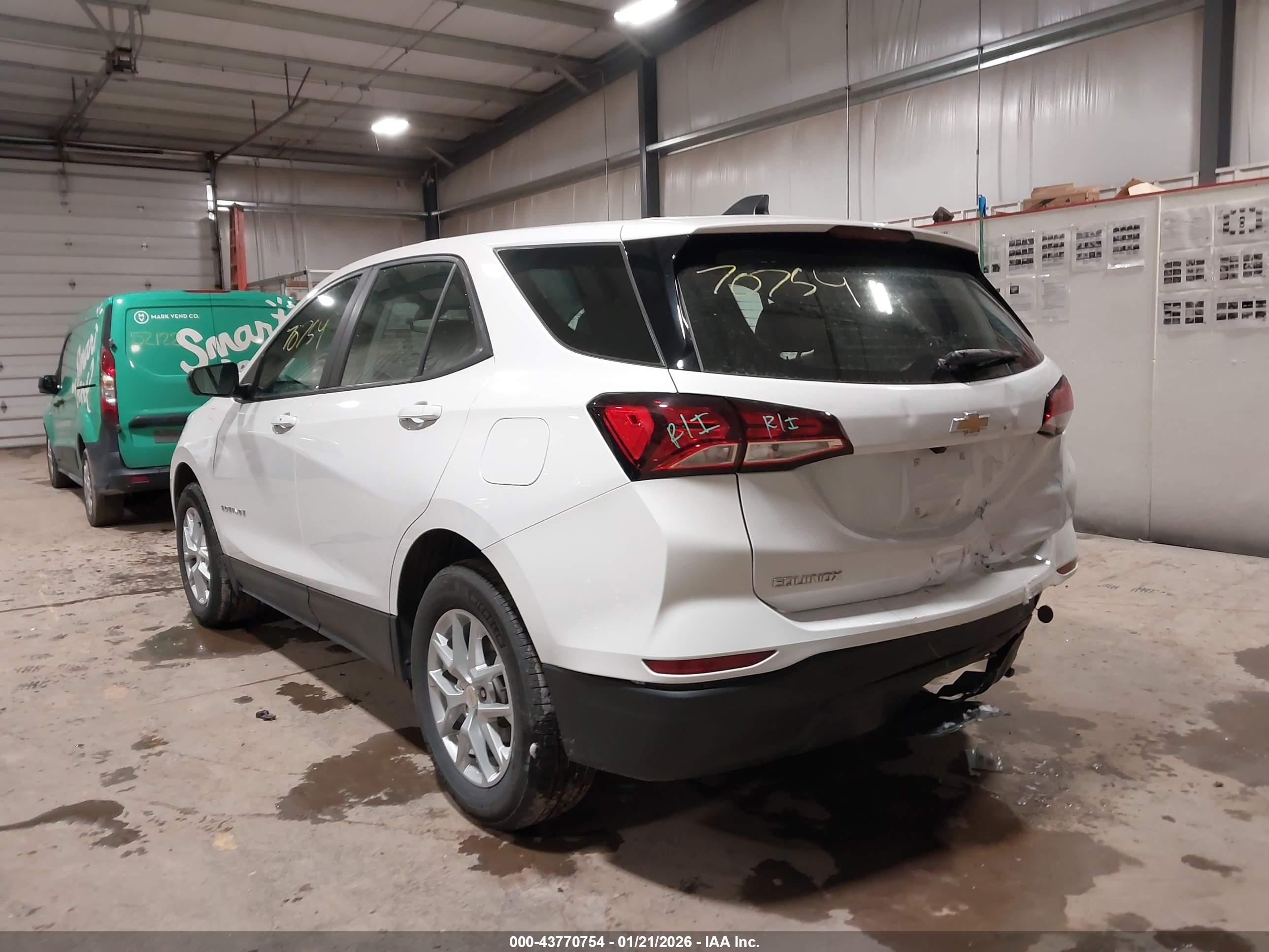 CHEVROLET EQUINOX image 3