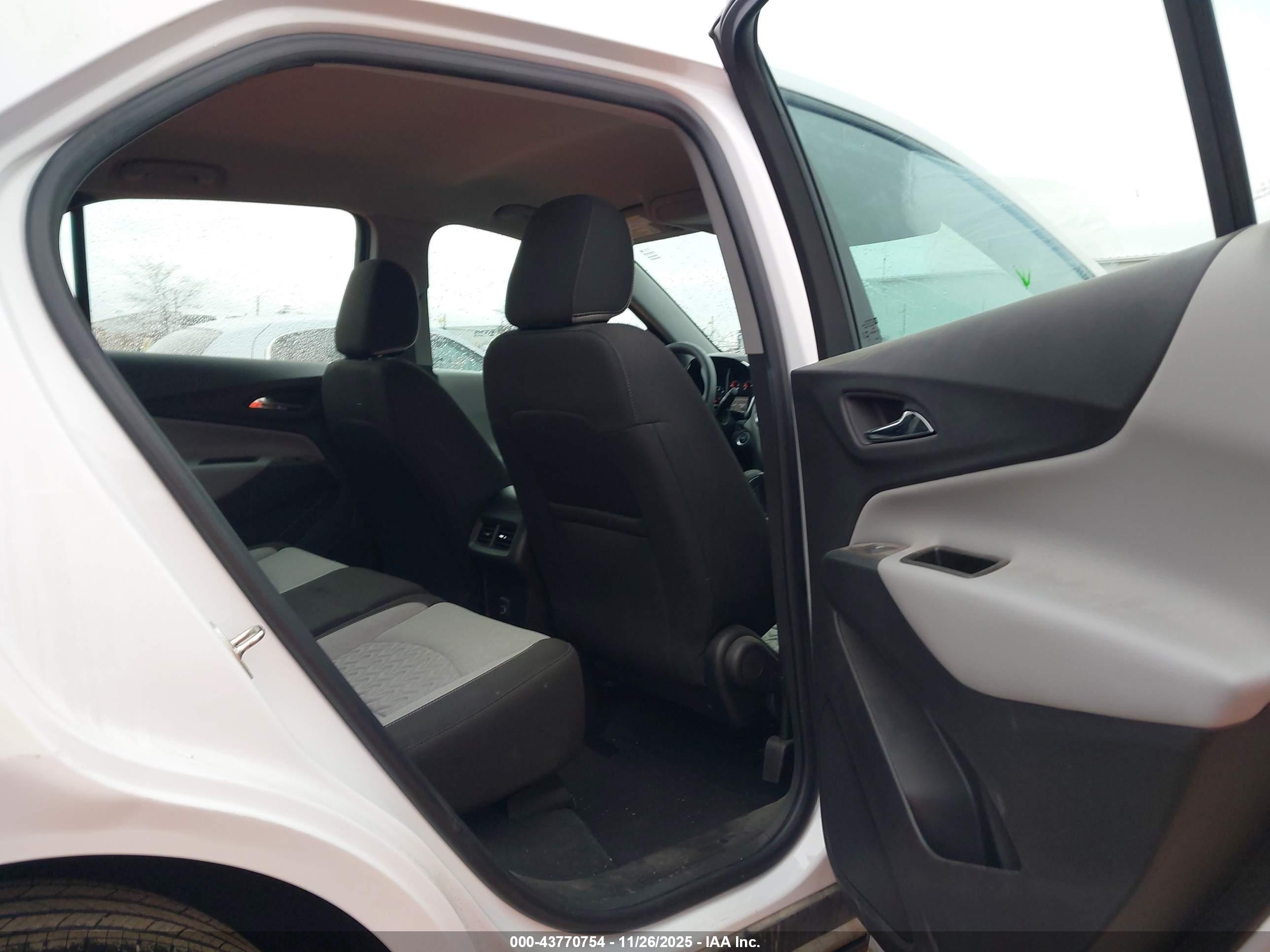CHEVROLET EQUINOX image 8