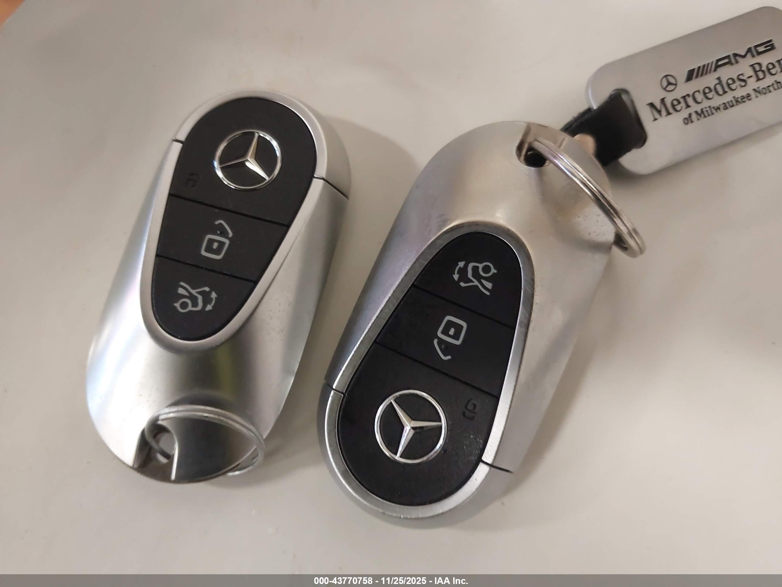 MERCEDES-BENZ GLC image 11