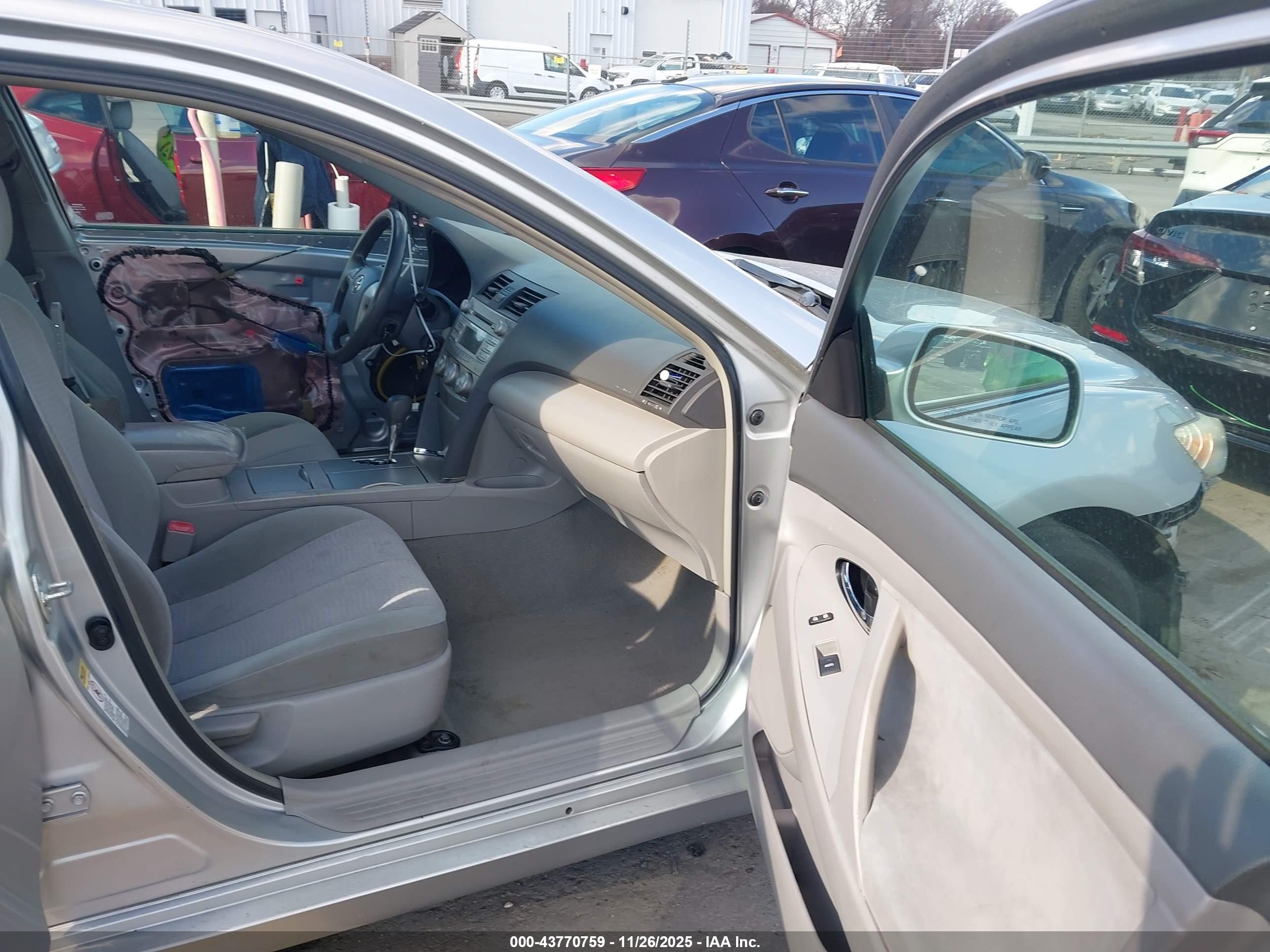 TOYOTA CAMRY image 5