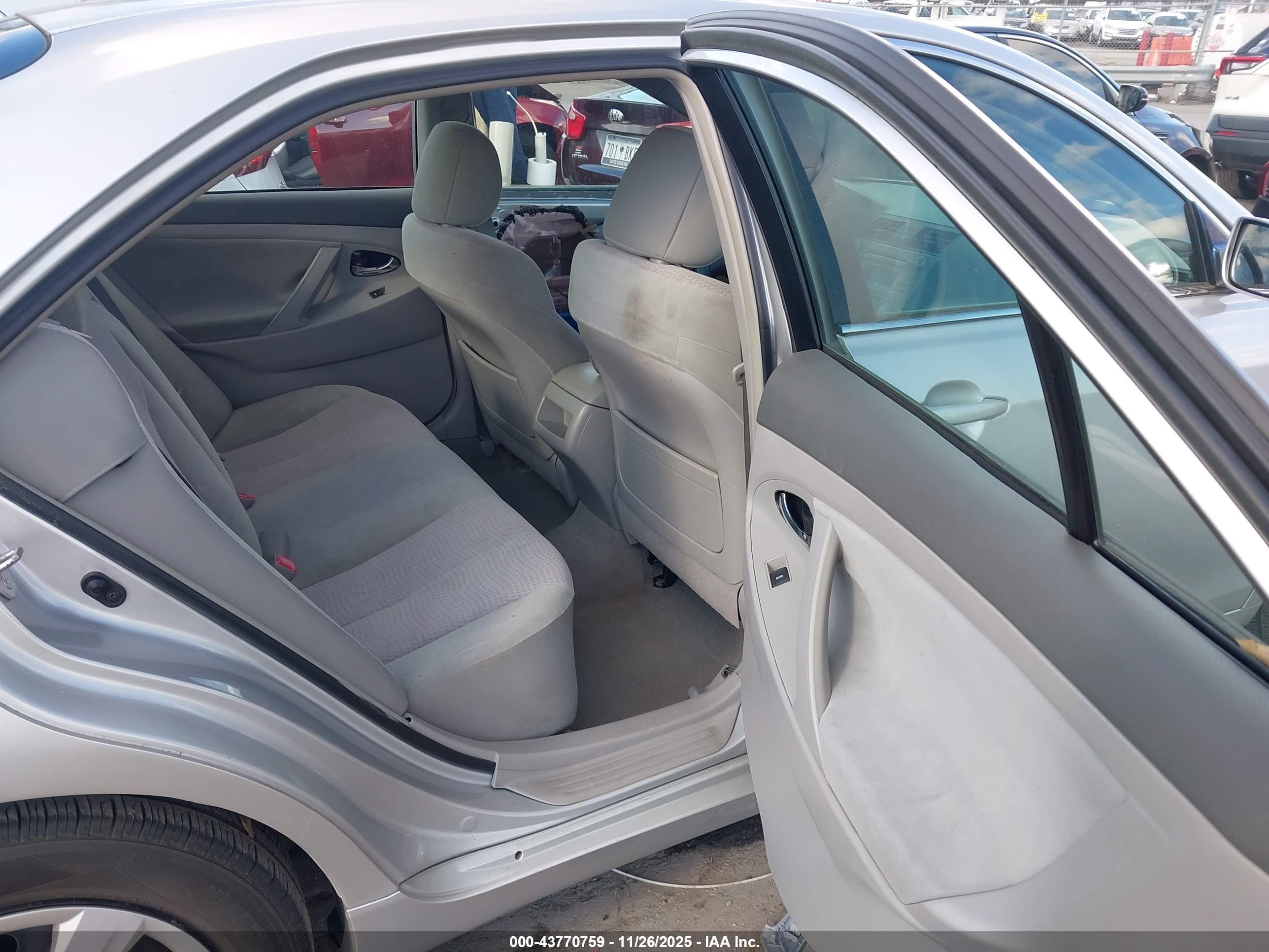 TOYOTA CAMRY image 8