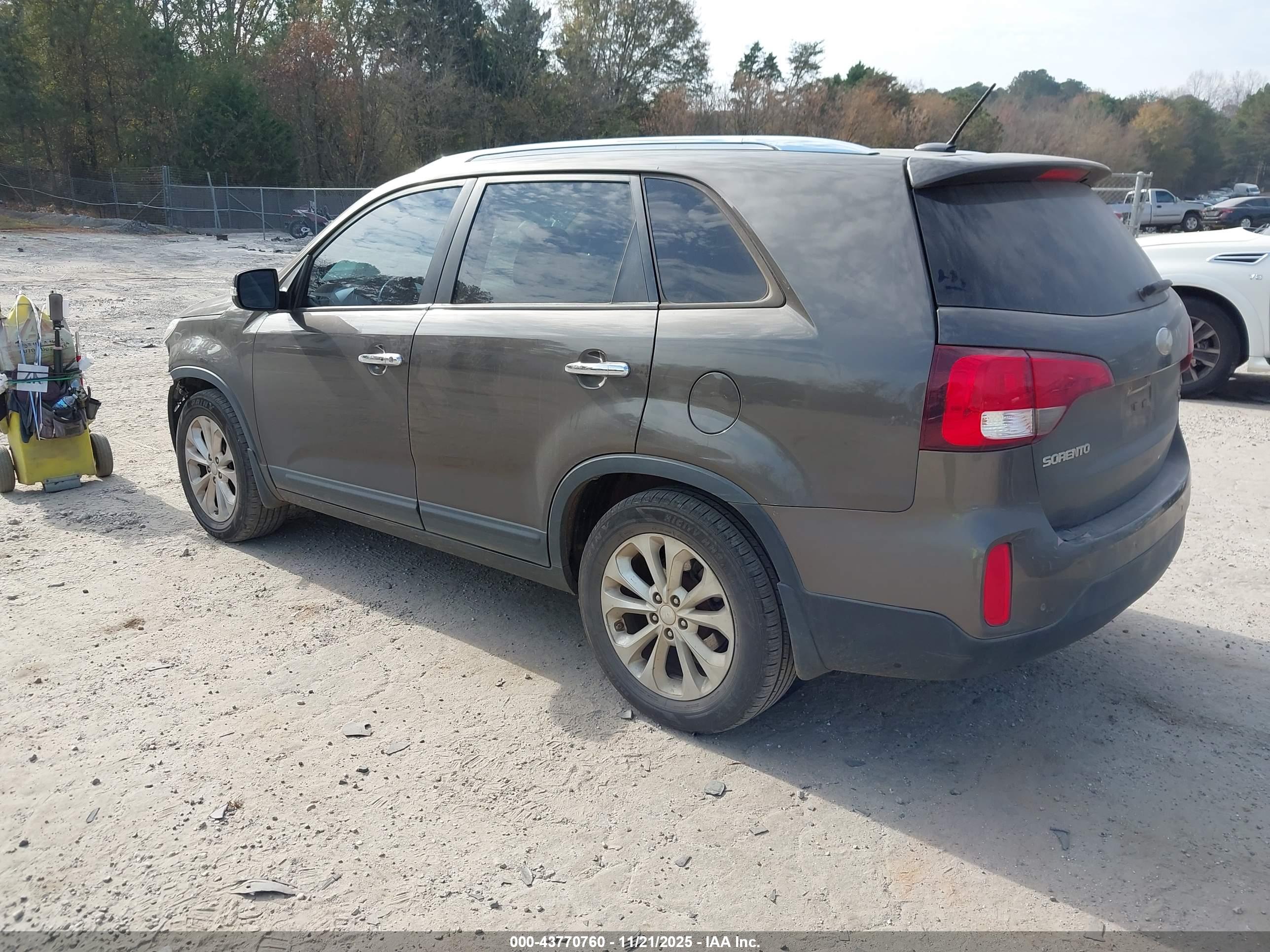 KIA SORENTO image 3