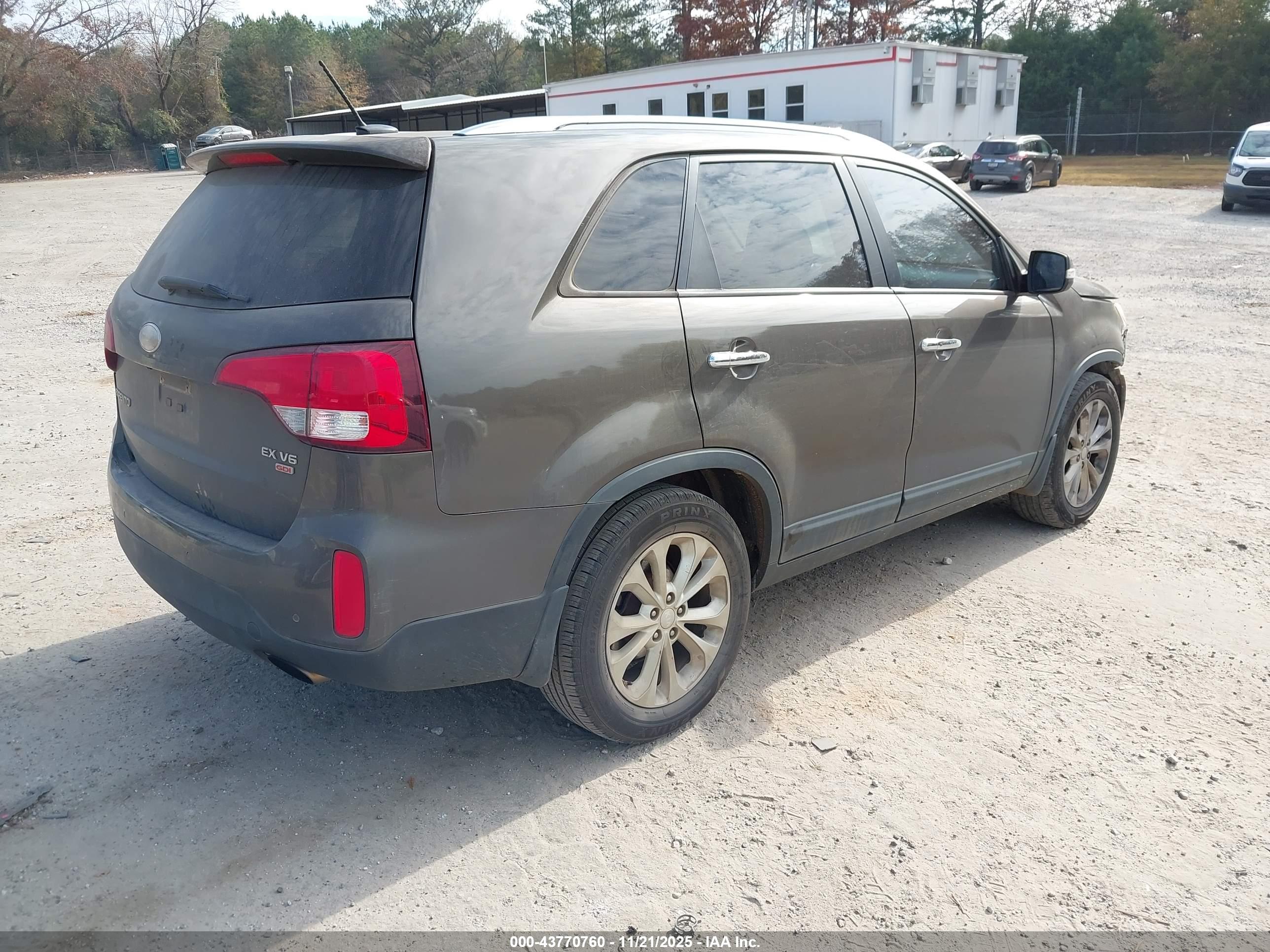 KIA SORENTO image 4
