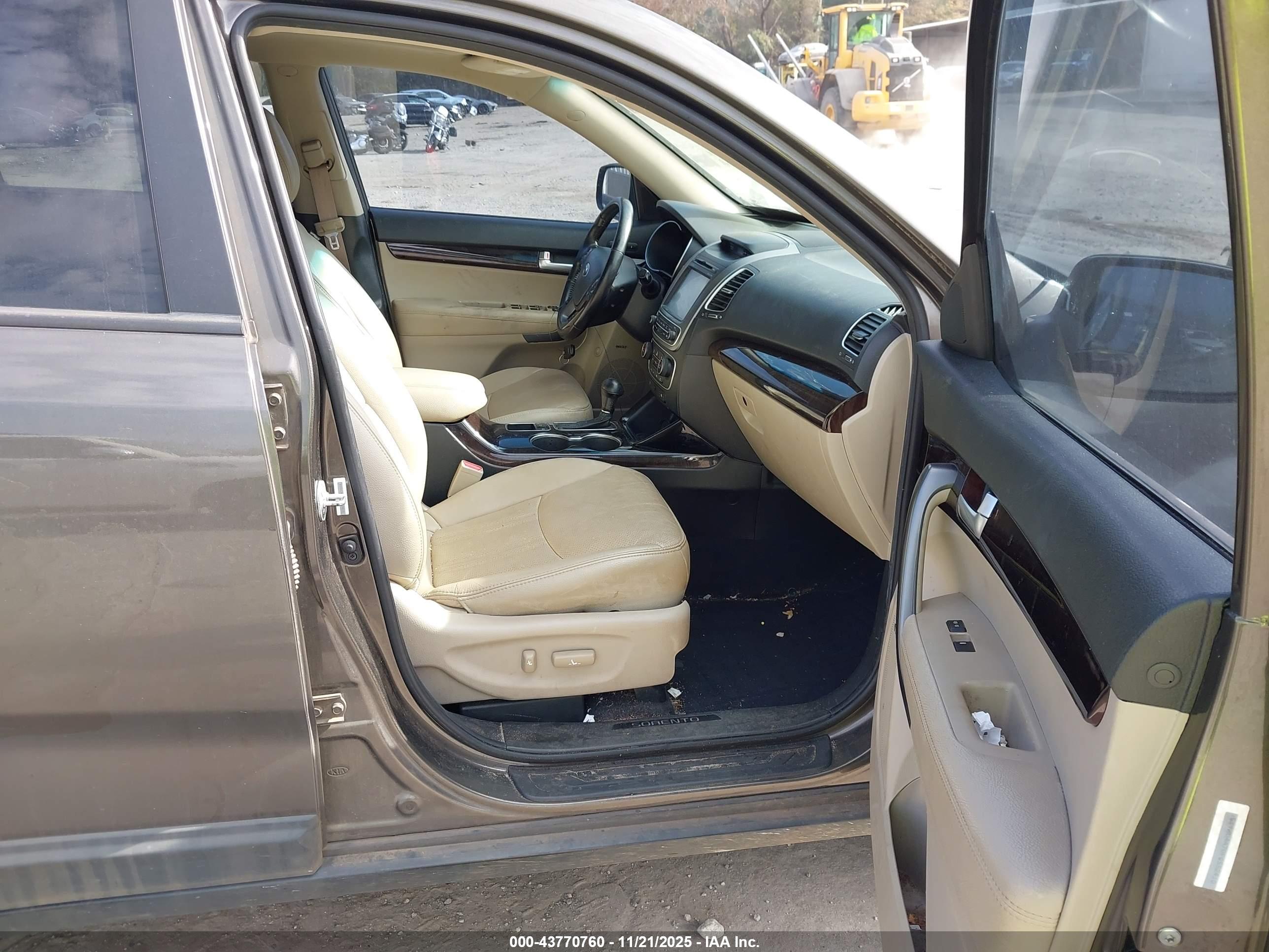 KIA SORENTO image 5
